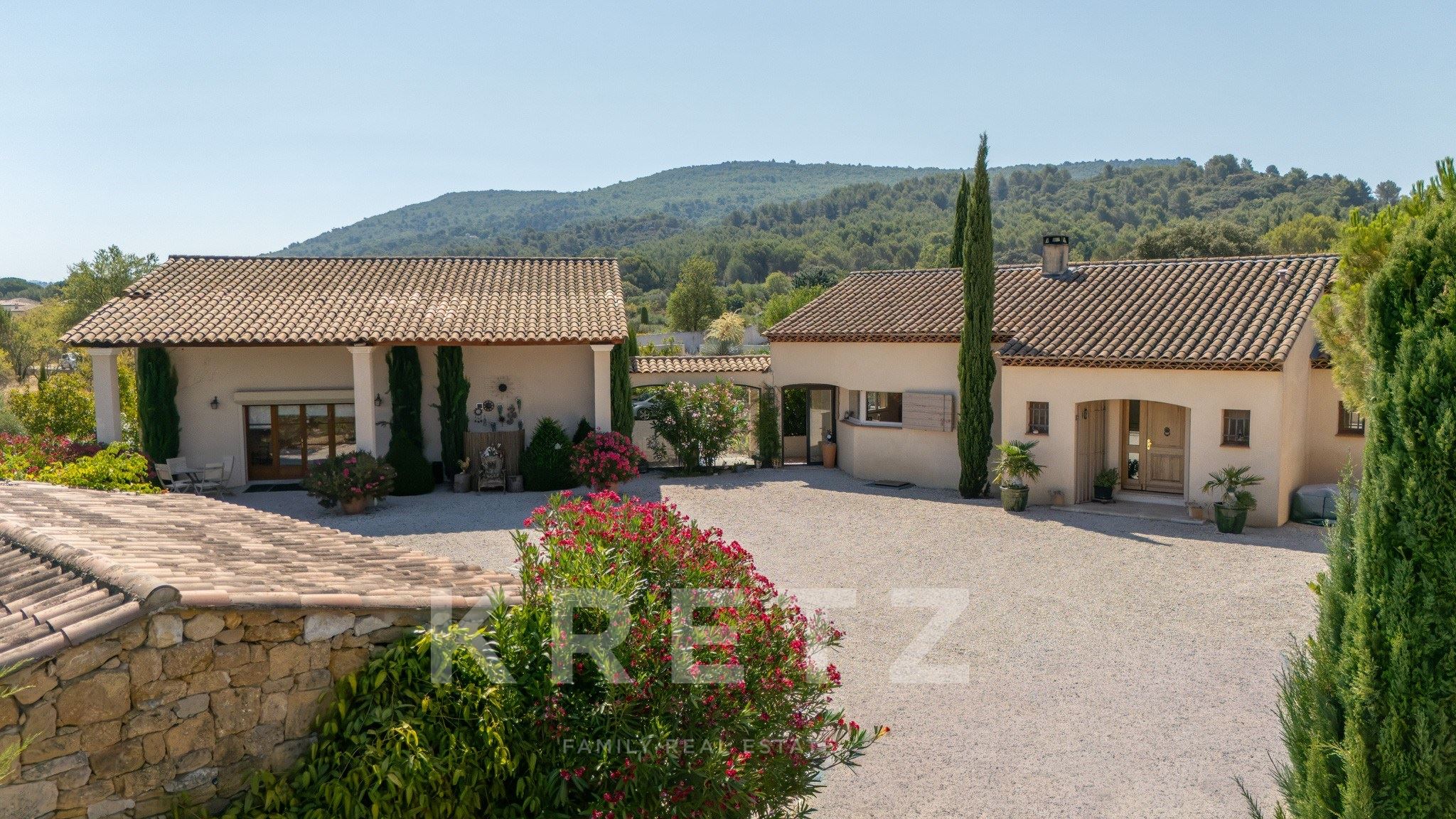 Alleins – Élégante propriété d'architecte entre les Alpilles et le Luberon