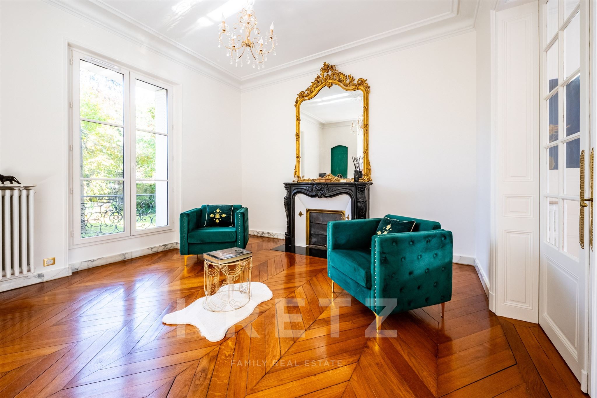 A rare find in Auxerre - Renovated manor house, enclosed grounds with no overlooking neighbors and s