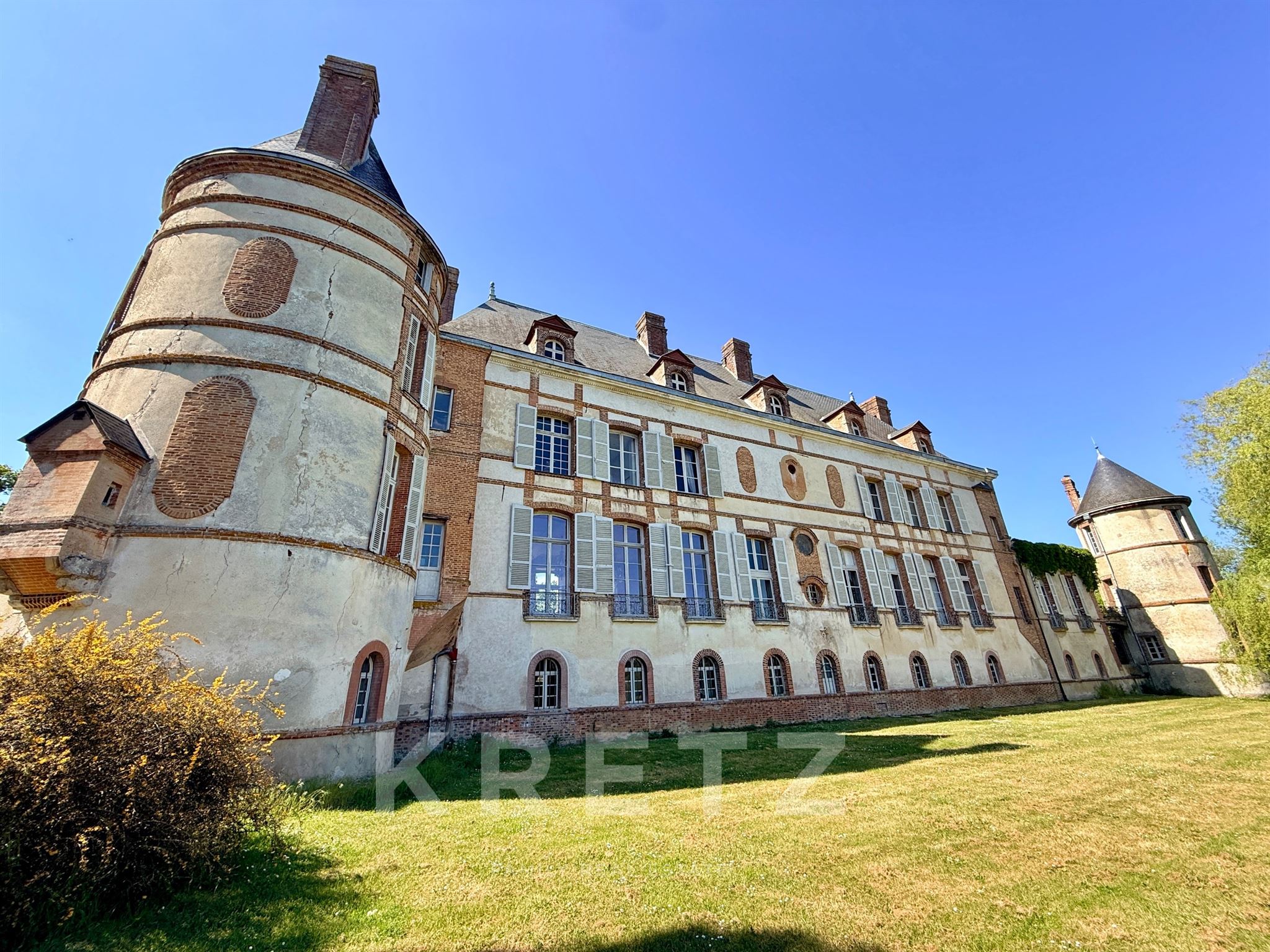 17th Century listed Castle with outbuildings on 158ha