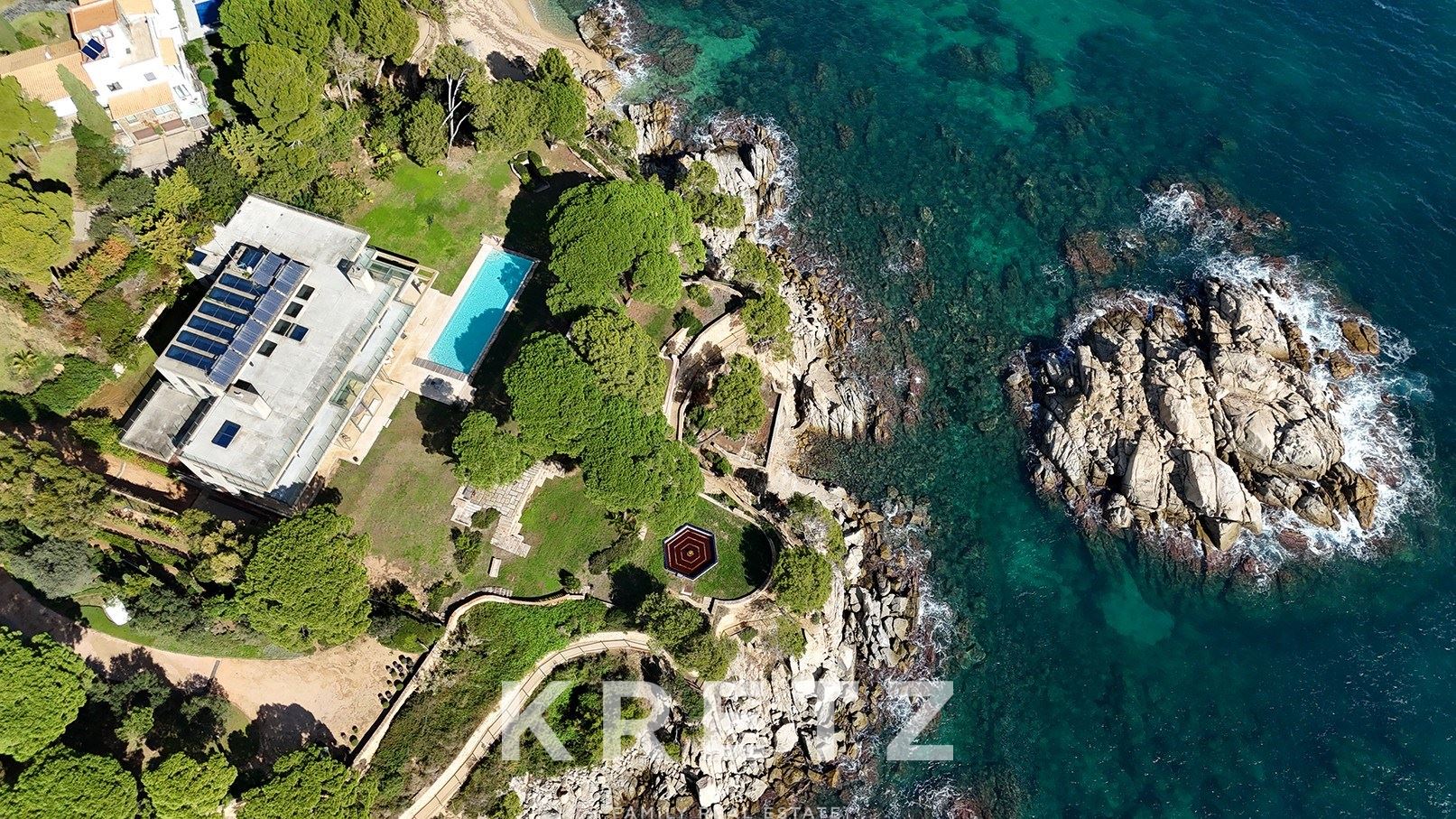 Seafront Villa with Private Berth Access in Platja d’Aro