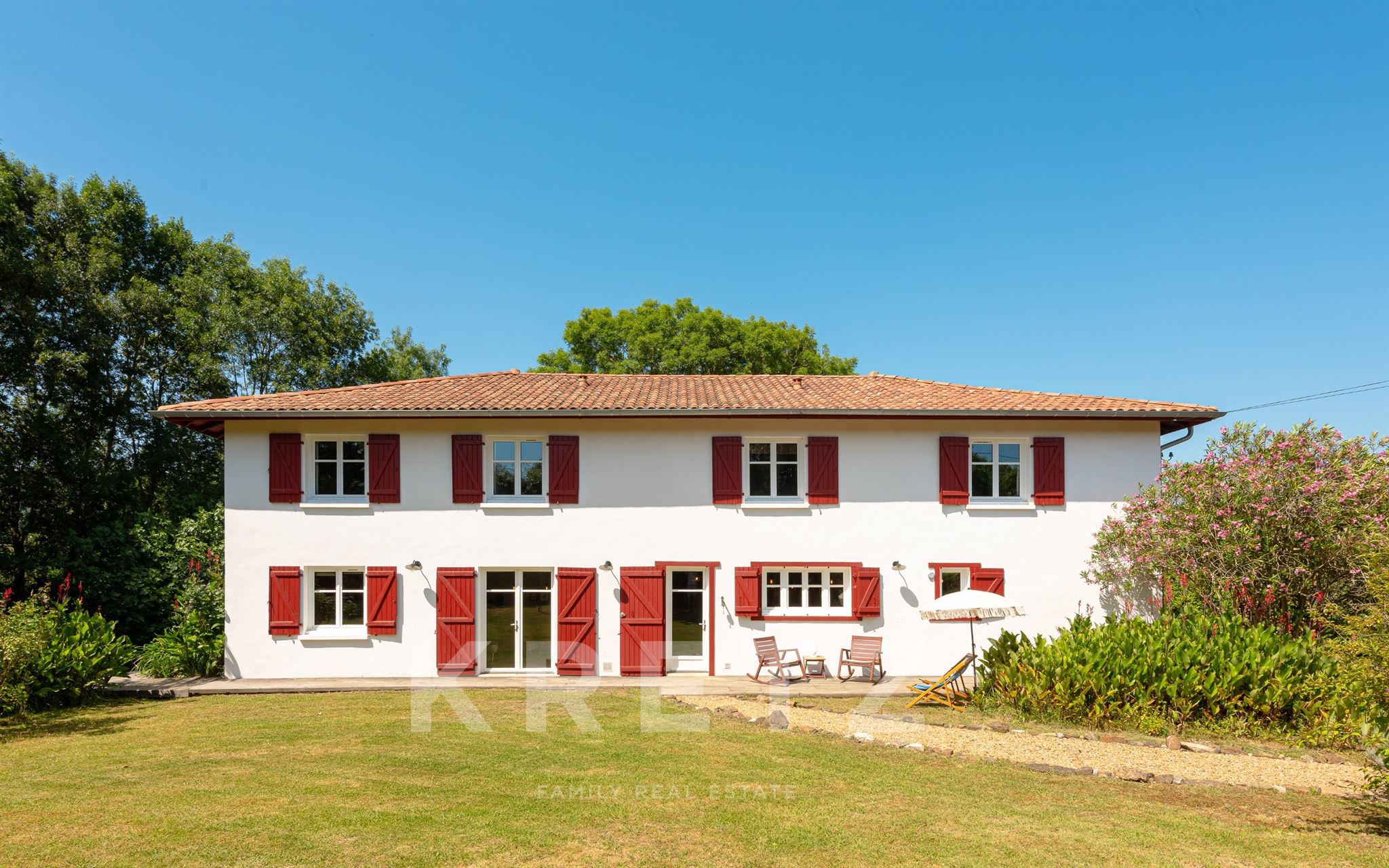 Ancienne ferme basque rénovée par architecte, maison d'hôtes & piscine, 40 min de Biarritz