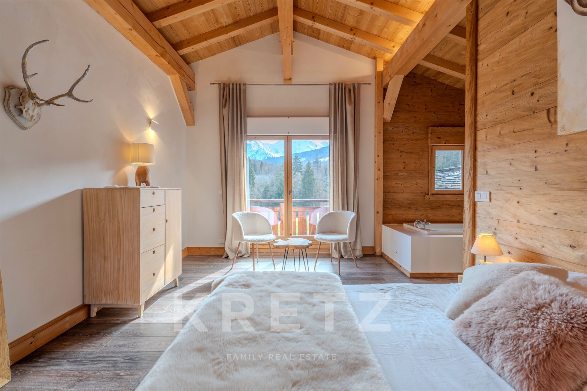 Authentic chalet with panoramic views of Mont Blanc