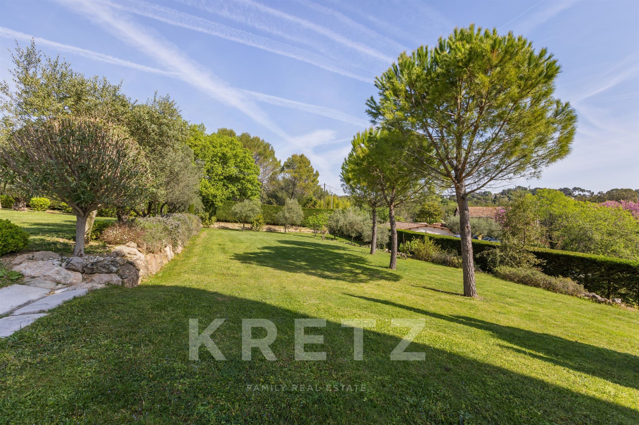 L’ART DE VIVRE À MOUGINS : UNE DEMEURE D’EXCEPTION AUX PORTES DU VILLAGE
