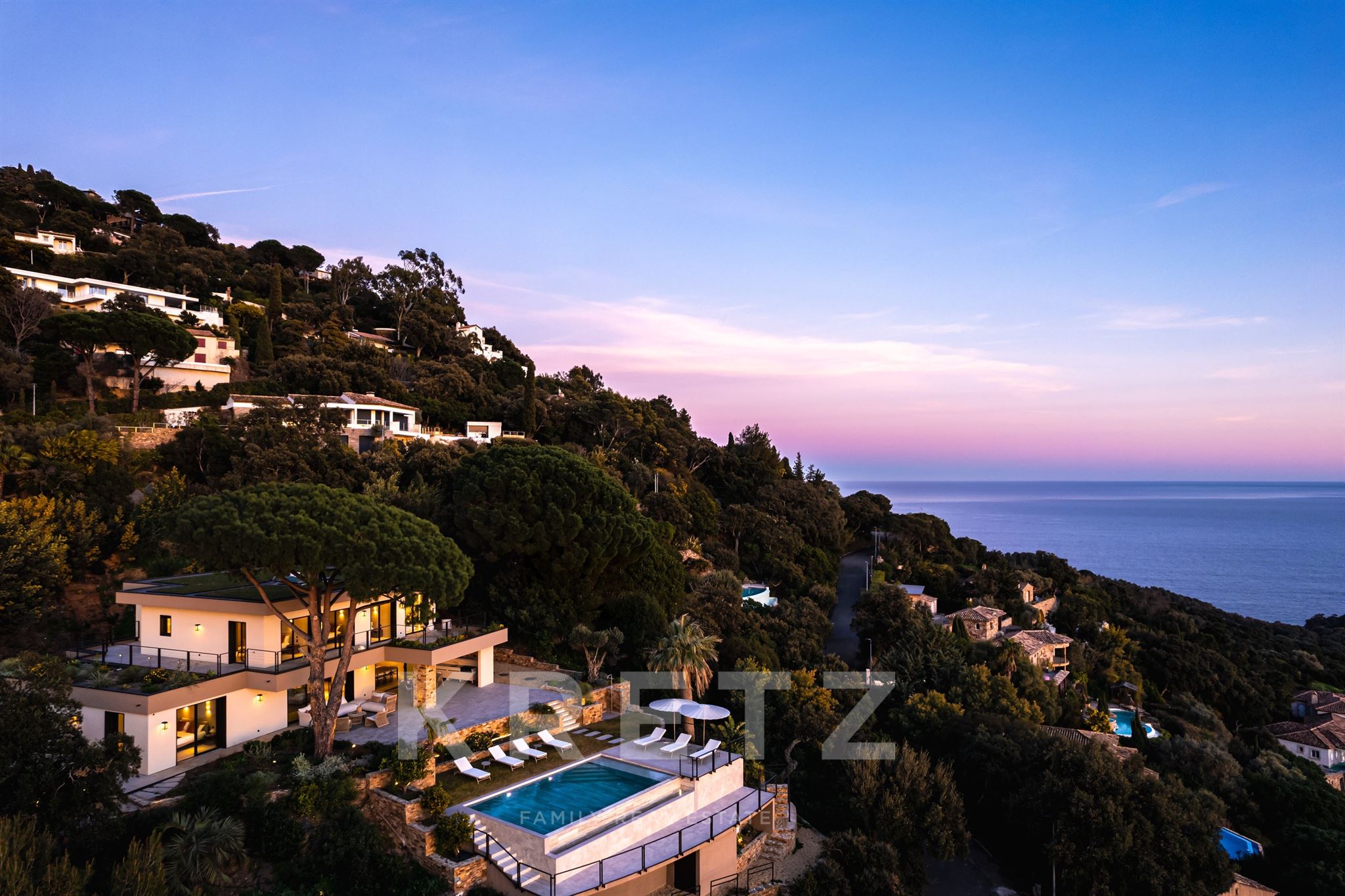 Exceptional contemporary villa overlooking the Îles d’Or