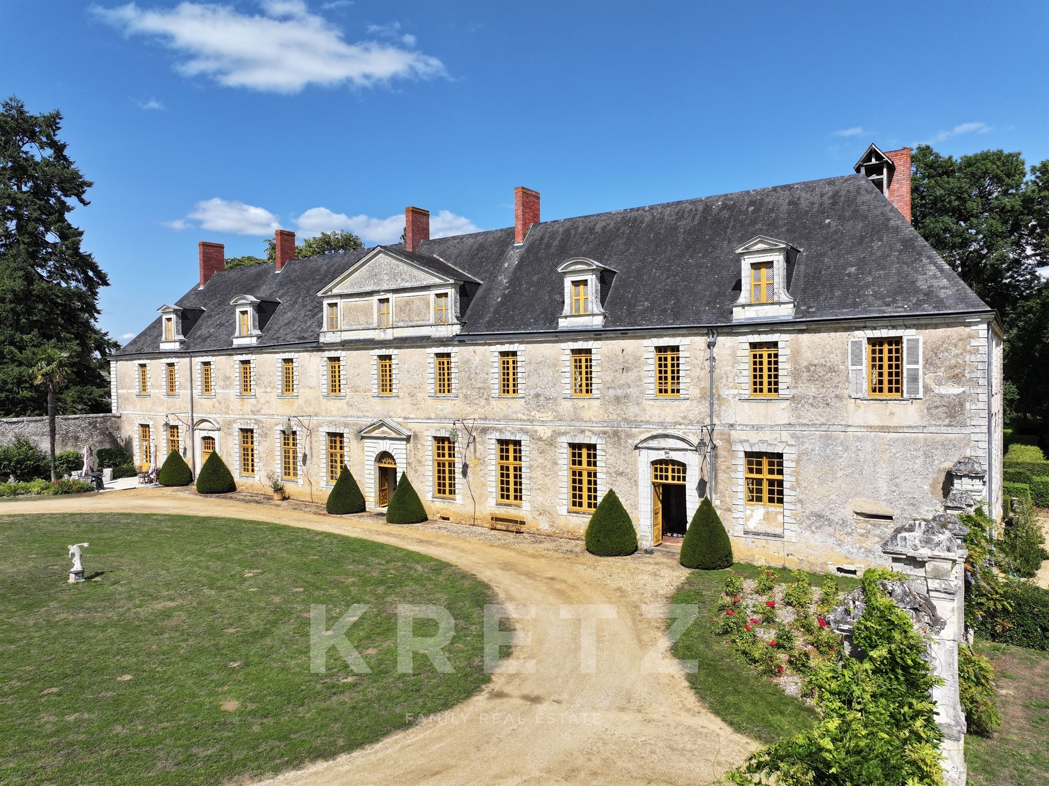 Haut Anjou - 17th century MH listed castle with outbuildings, 18ha (option on 5ha more) park, river,