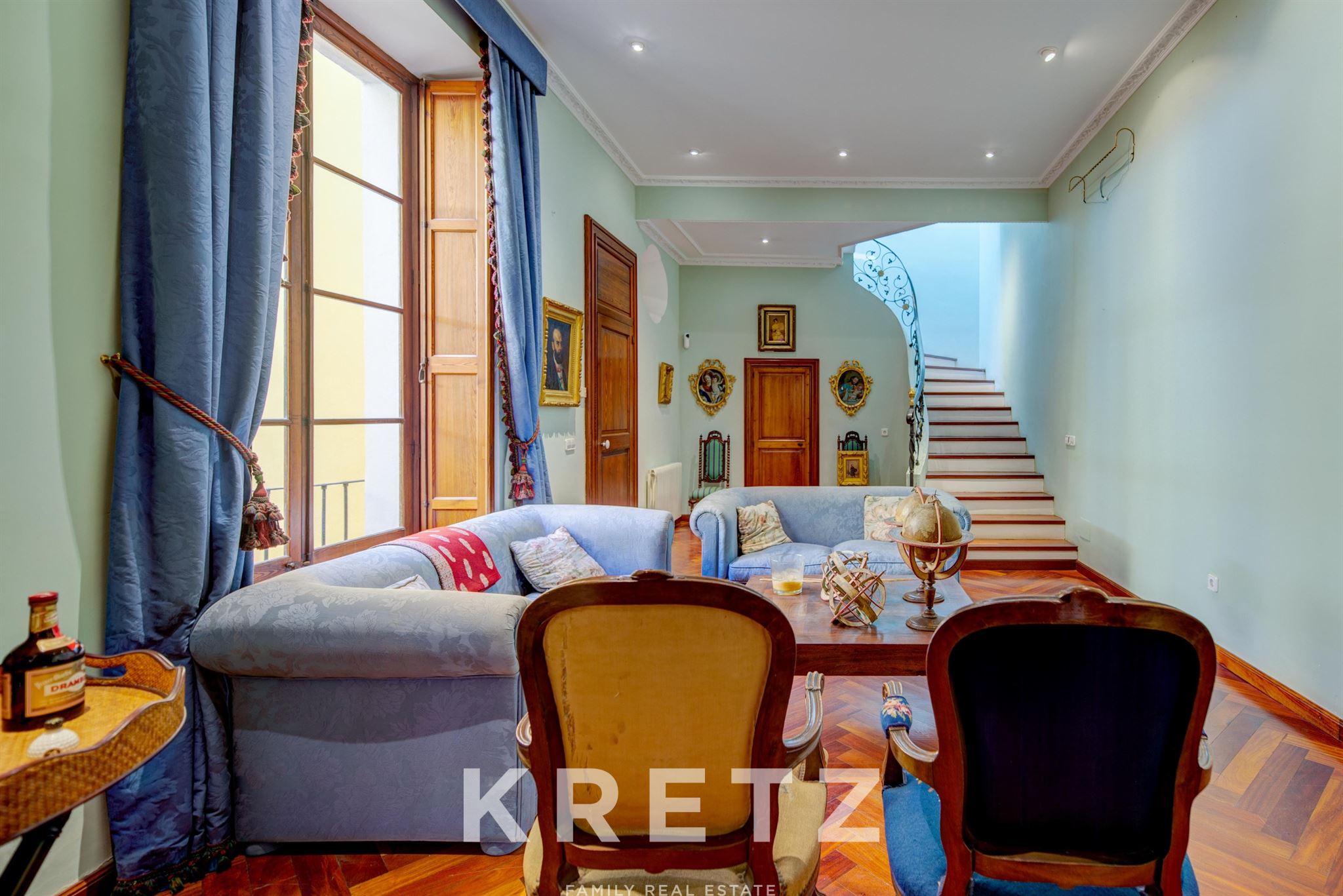 Elegant Triplex Palace in the Historic Center of Palma with Panoramic Terrace, Patio, and Elevator