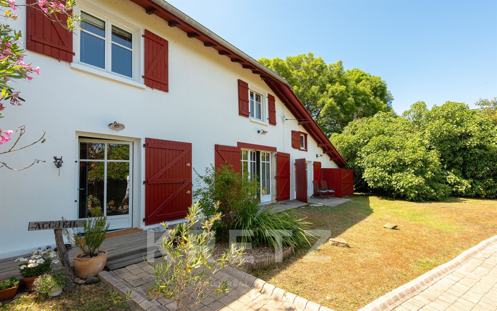 Ancienne ferme basque rénovée par architecte, maison d'hôtes & piscine, 40 min de Biarritz