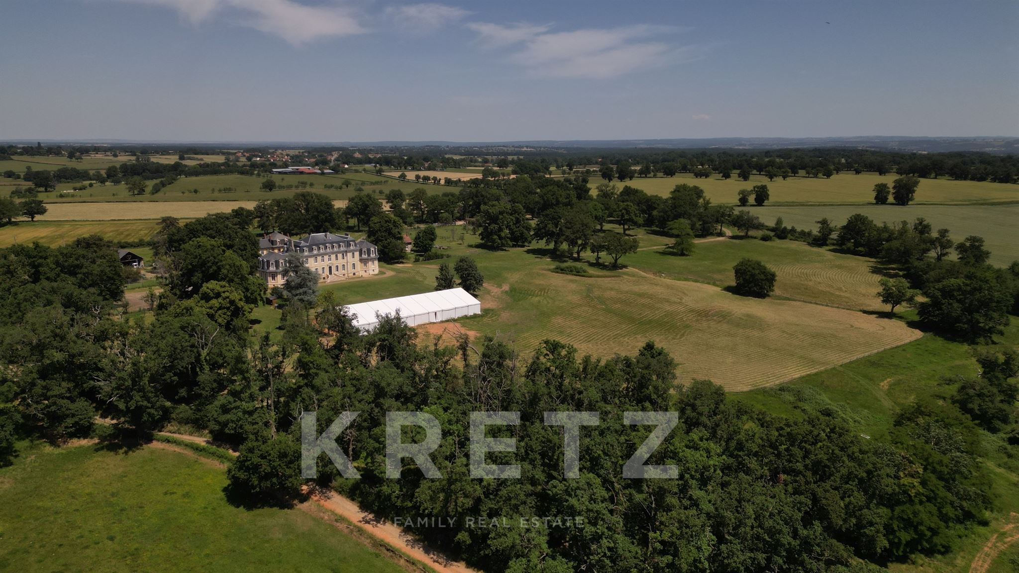 19th Century Renovated Château – 16 ha Estate – Event & Hospitality Business – Near Montluçon