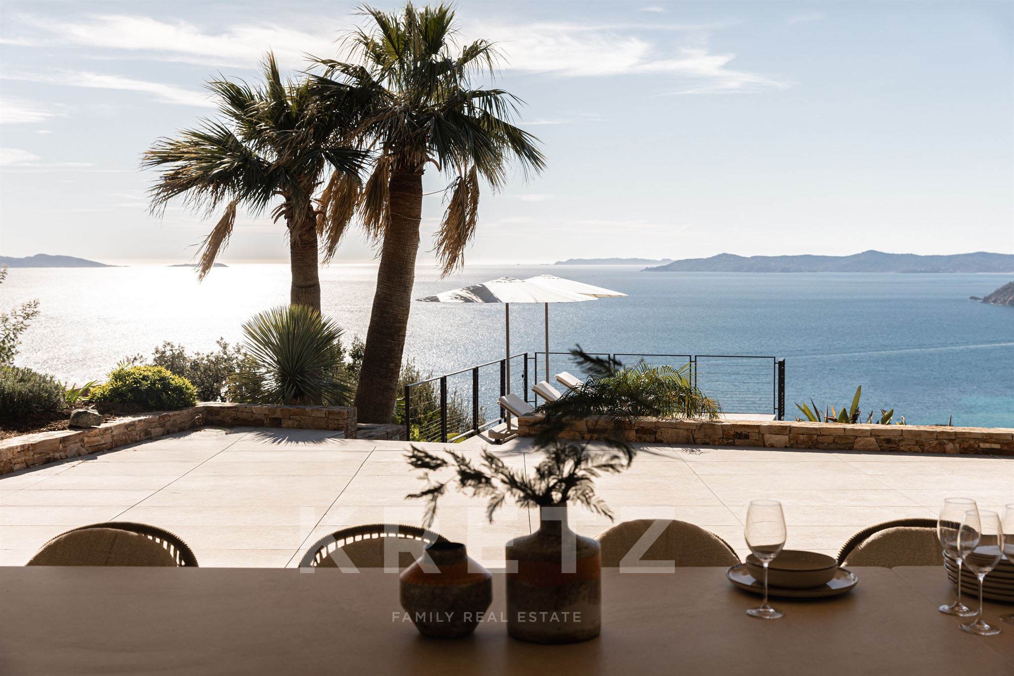 Propriété contemporaine d’exception face aux îles d’Or