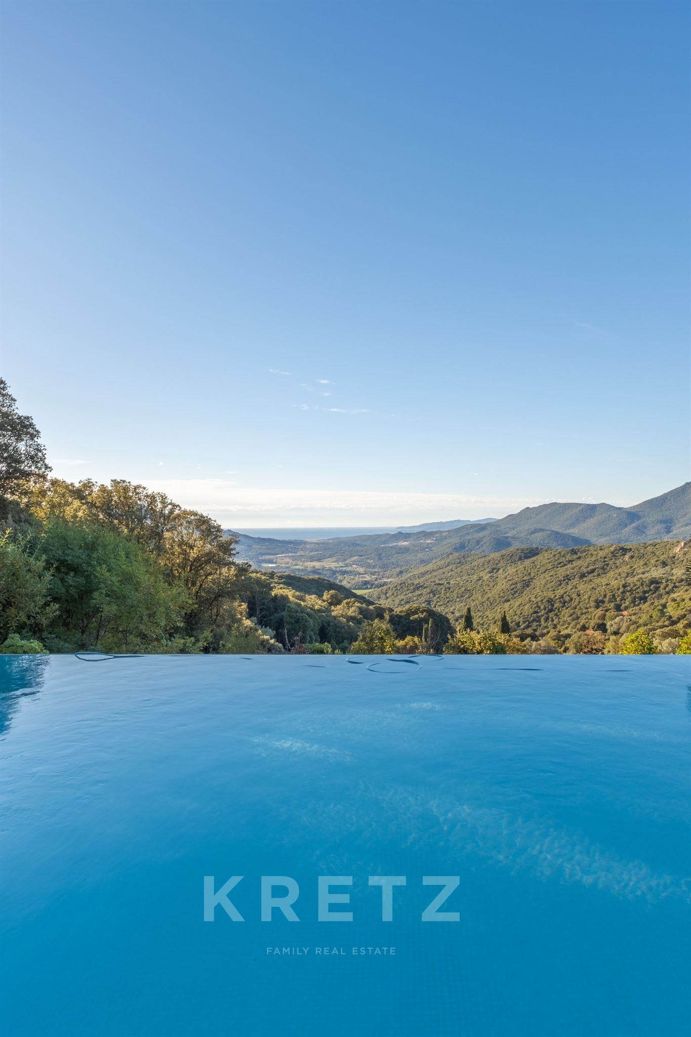 Charming property in the heart of the Corsican maquis with panoramic views over the Gulf of Valinco