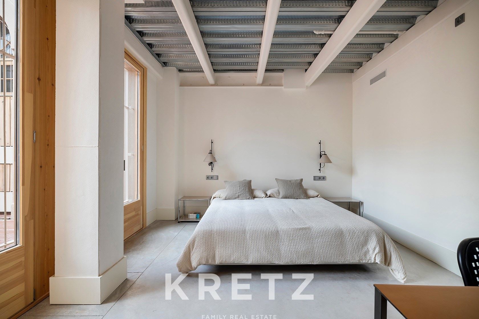 Duplex Loft with 7-Metre Ceilings and Private Patio in the Historic Can Ricart Factory