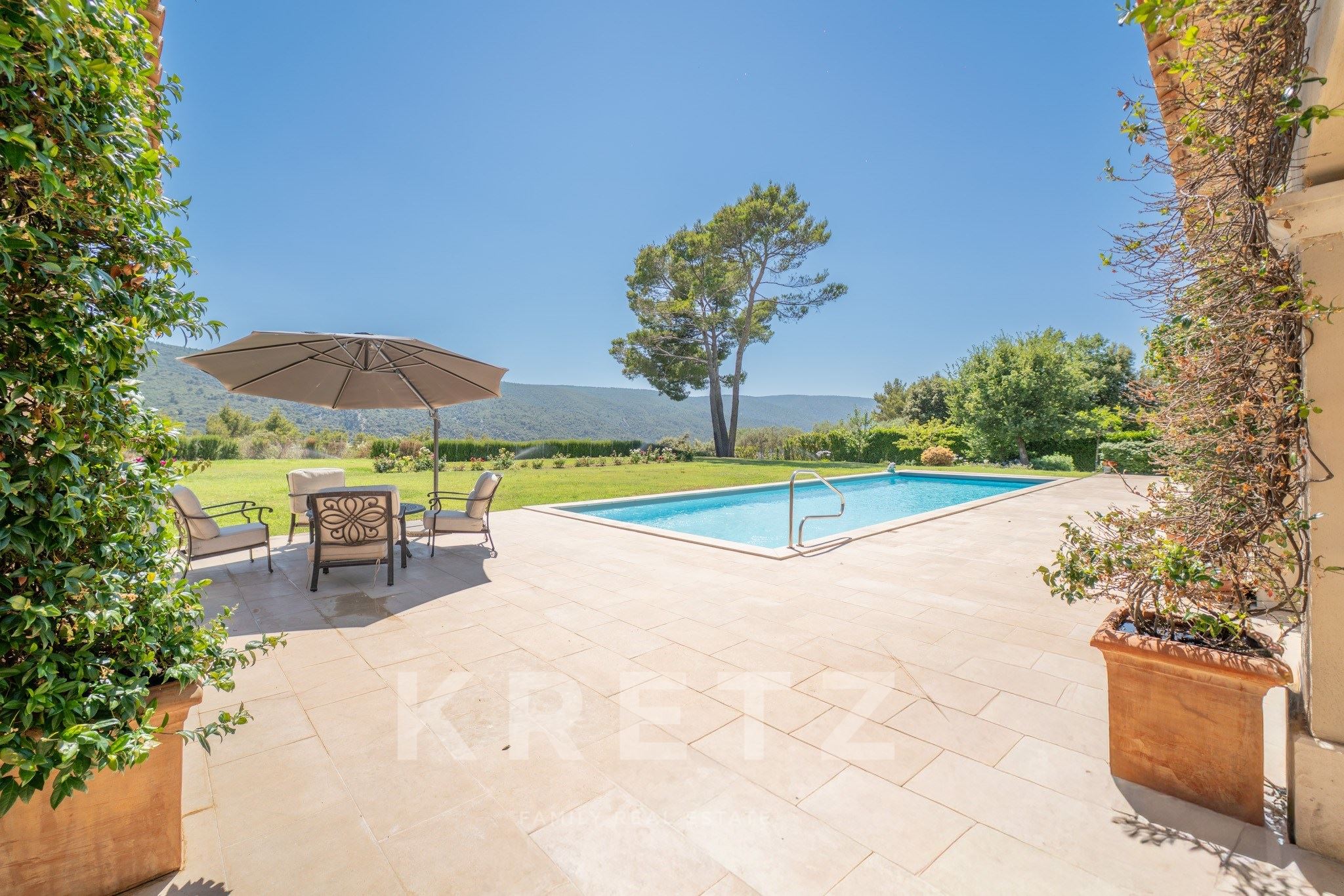 Villa contemporaine avec vue panoramique sur le Luberon