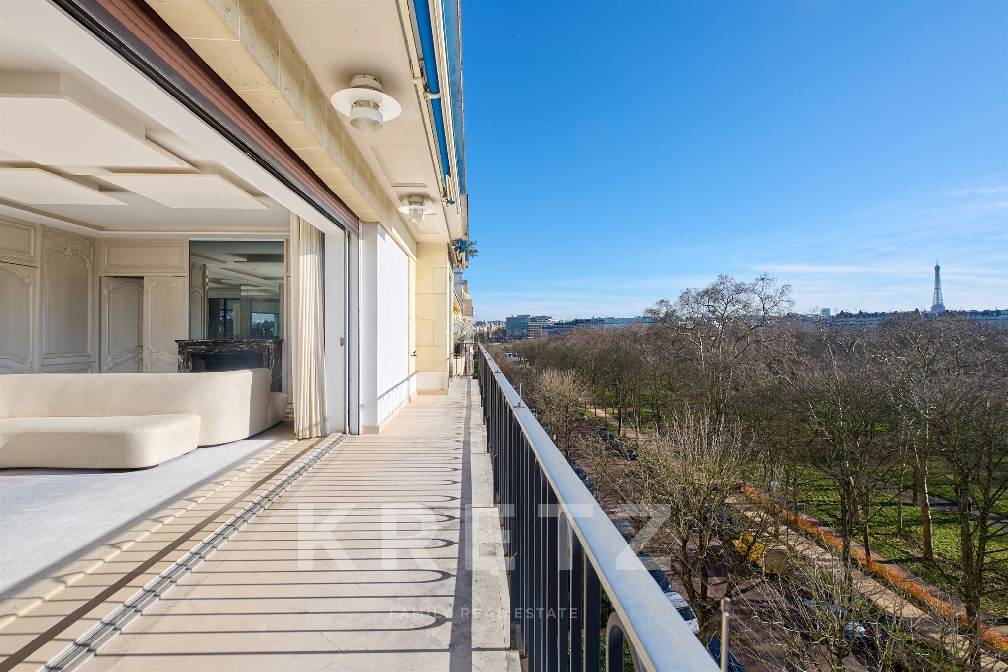 Top floor apartment with 200m² rooftop terrace and view of the Eiffel Tower