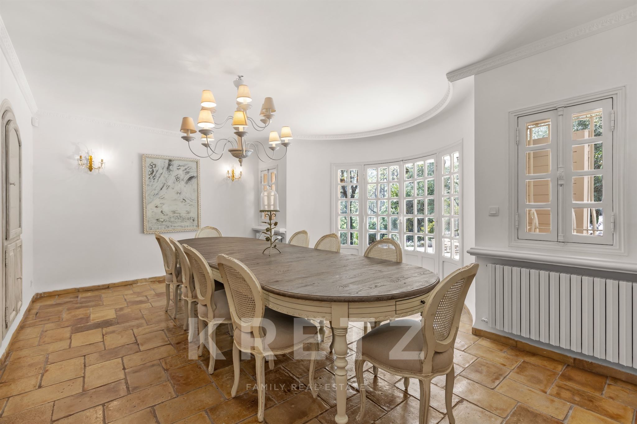Provençal Villa on a 7,000 m² plot in a private estate in Roquefort-Les-Pins.