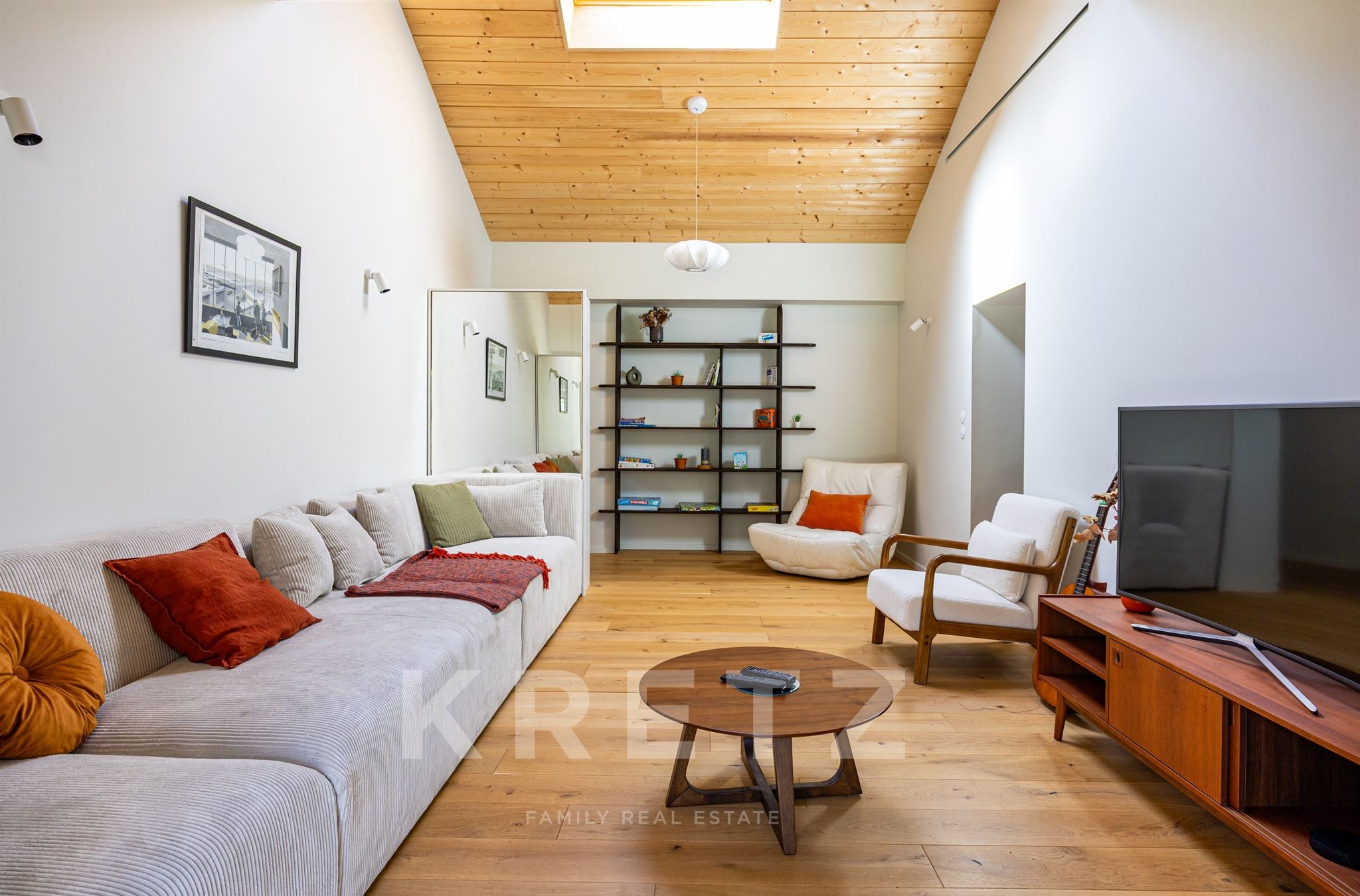 Architect-designed villa, elegance and serenity away from prying eyes.