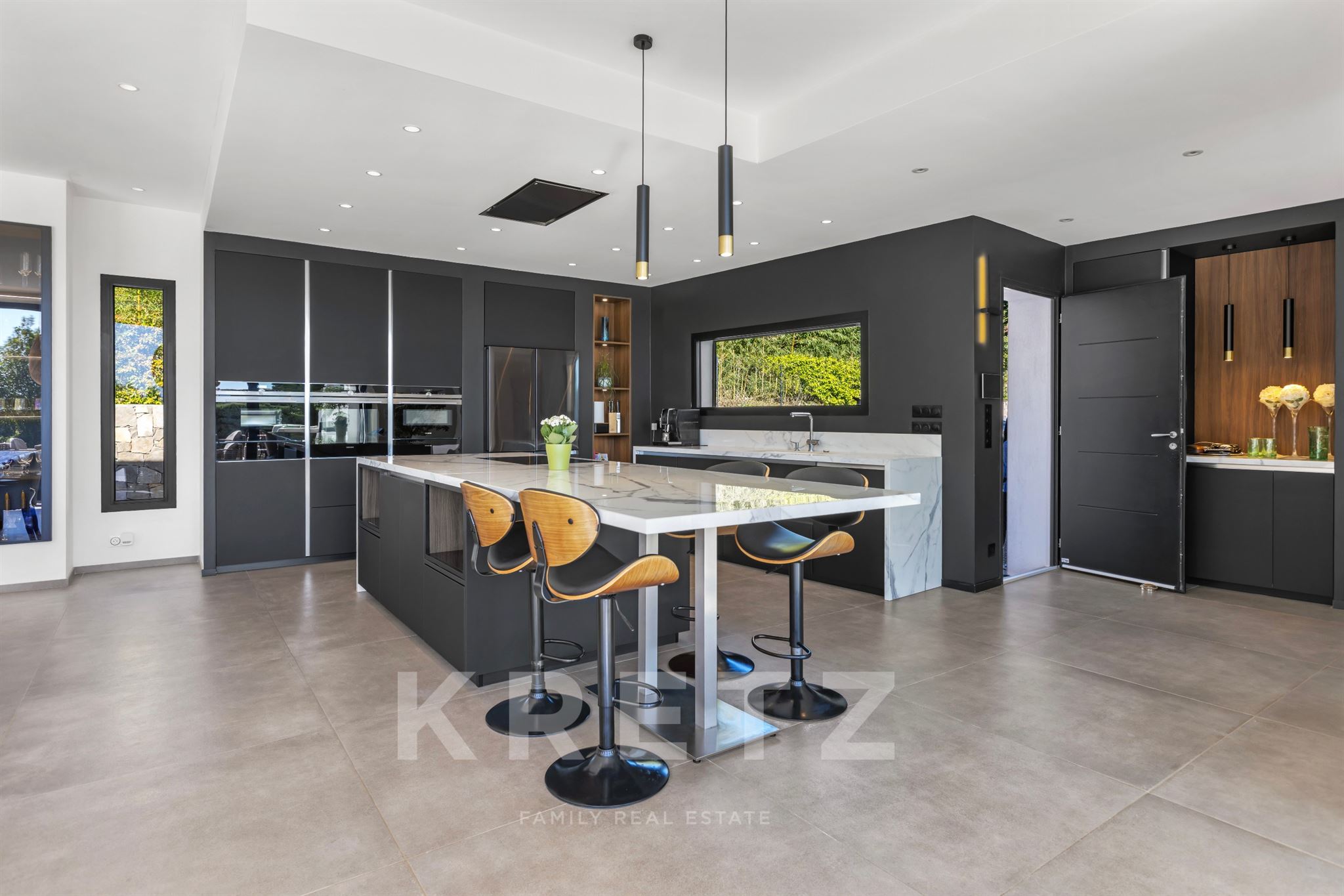 CONTEMPORARY PROPERTY 5 BEDROOMS IN BIOT