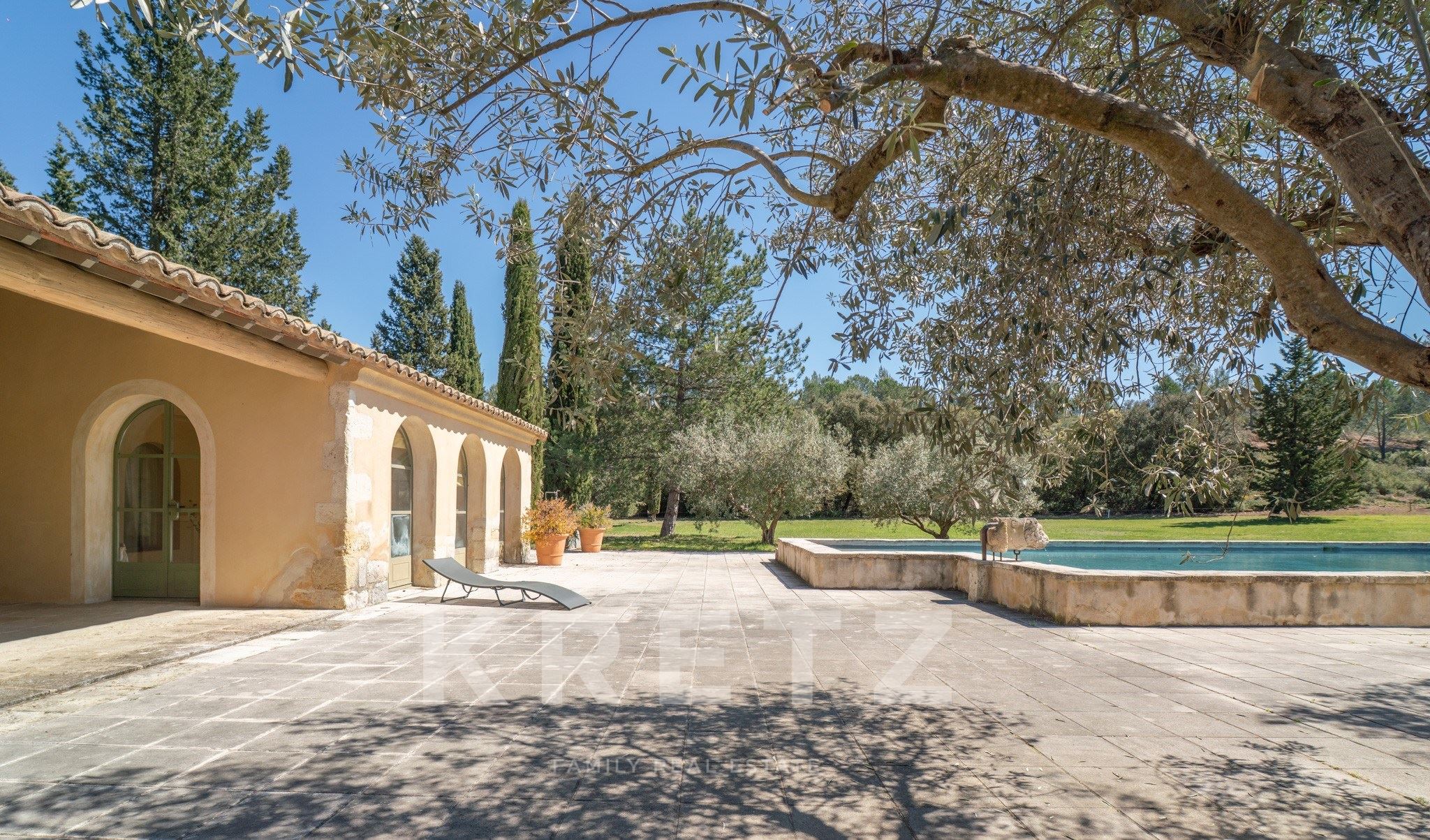 28-hectare estate between Saint-Rémy-de-Provence and Avignon – Exceptional property project in the h