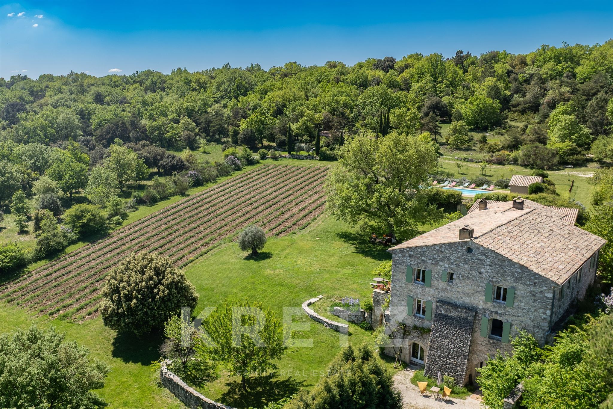 Very large Provençal mansion of character