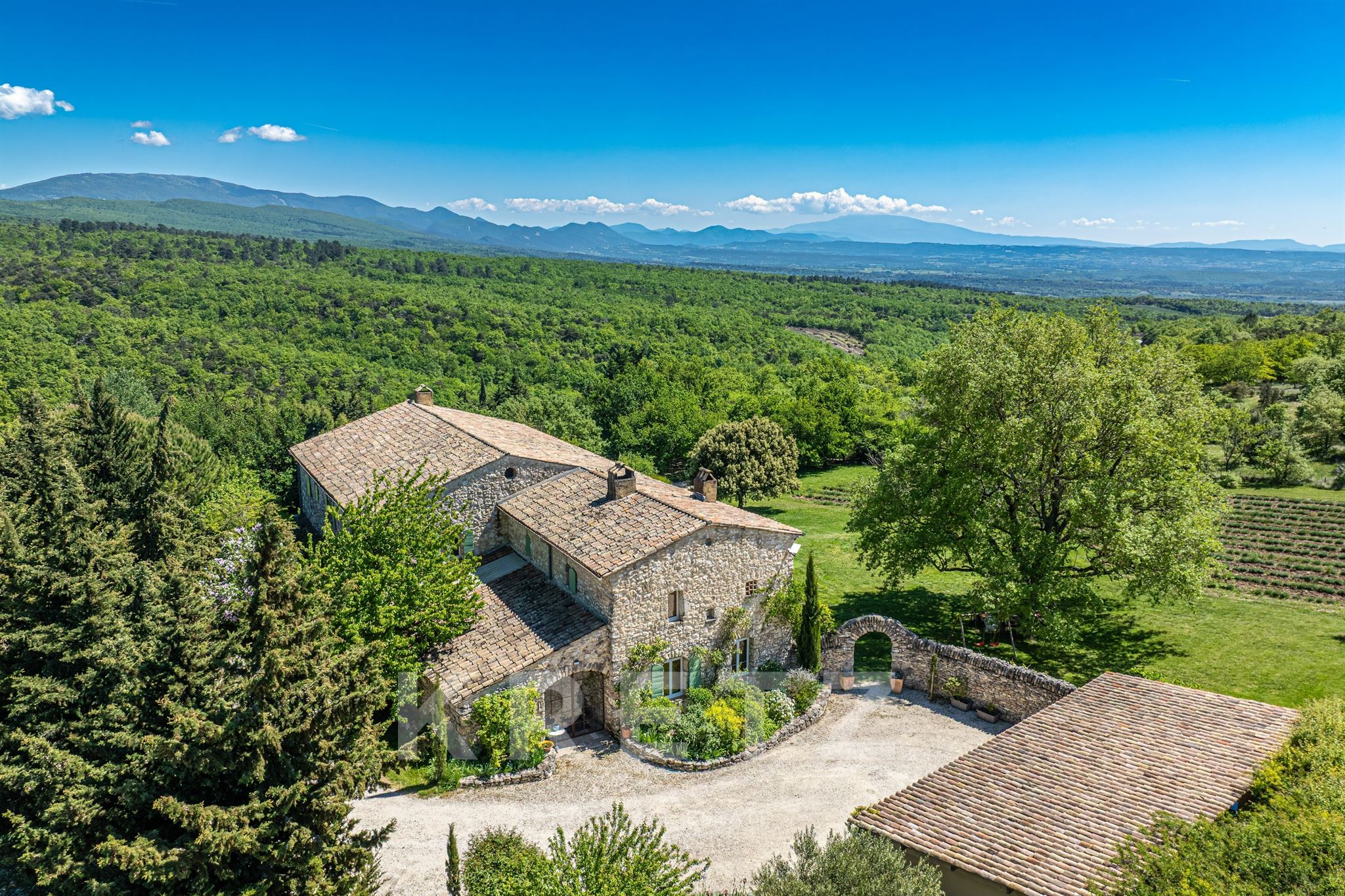 Very large Provençal mansion of character