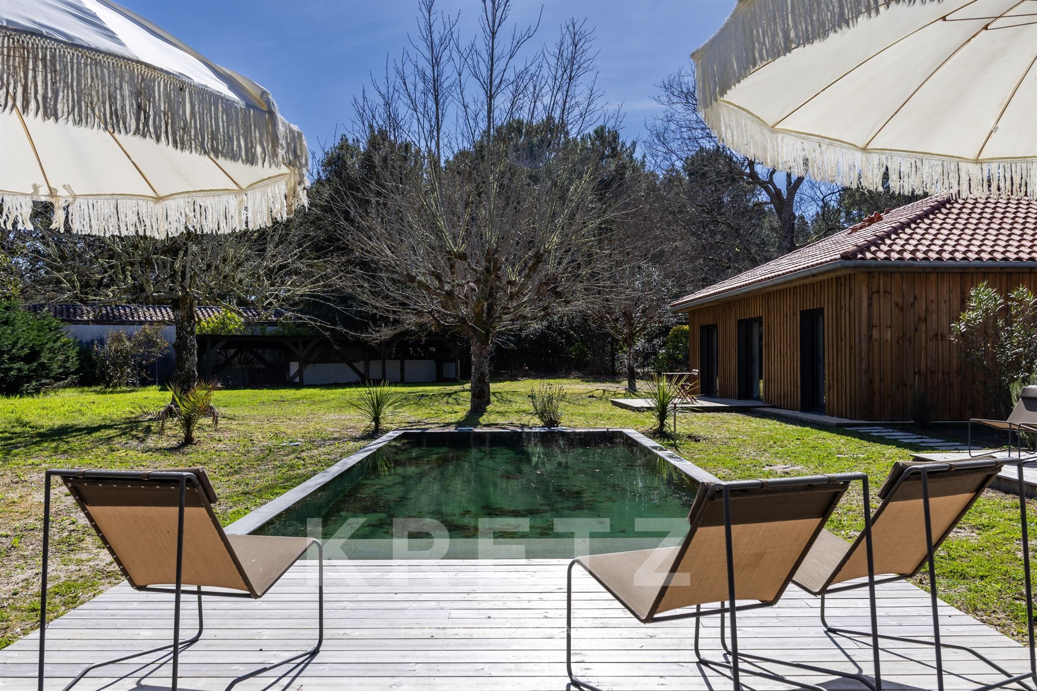 Architect-designed villa, elegance and serenity away from prying eyes.