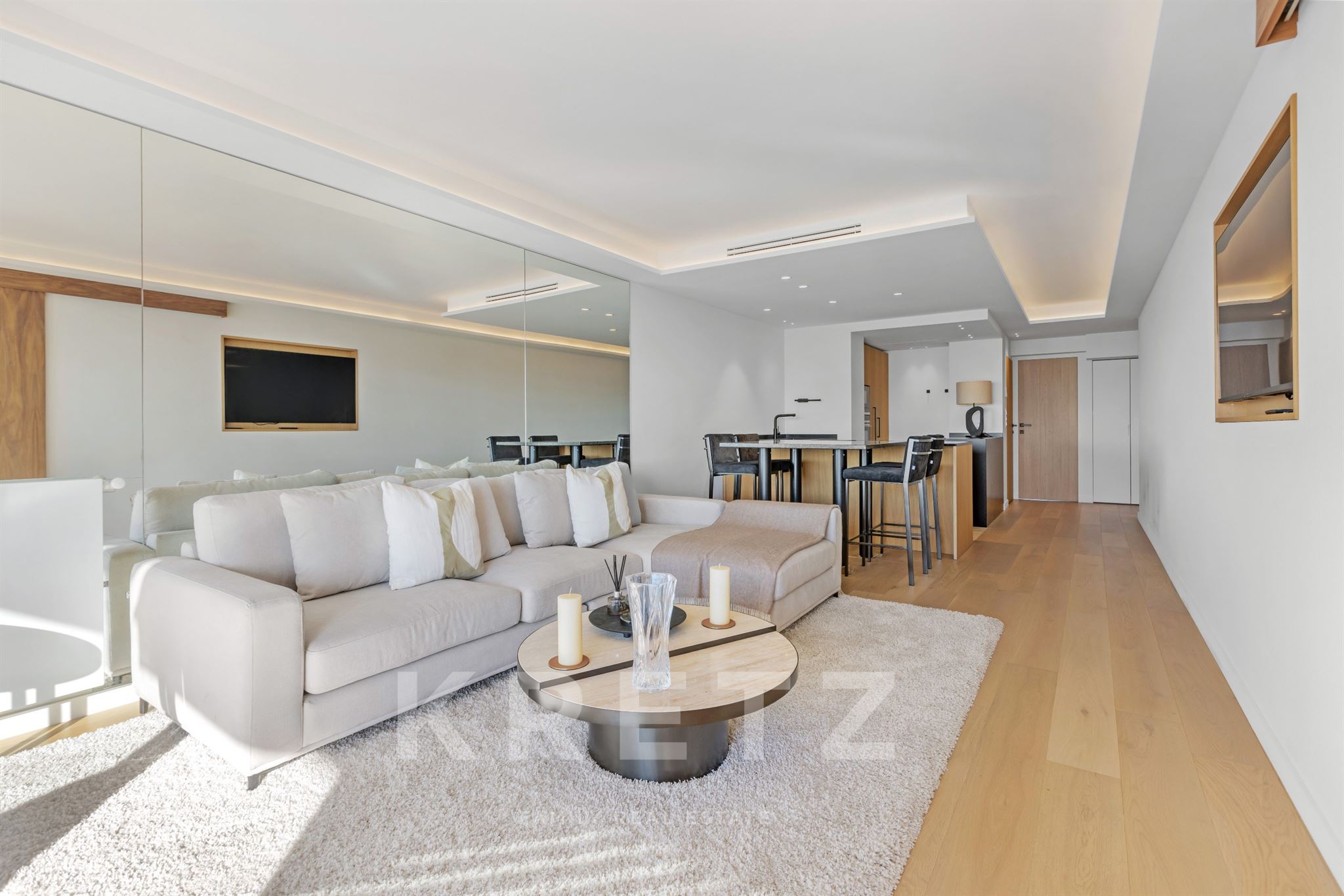 Exceptional Two-Bedroom Apartment with Sea View – Cannes Croisette