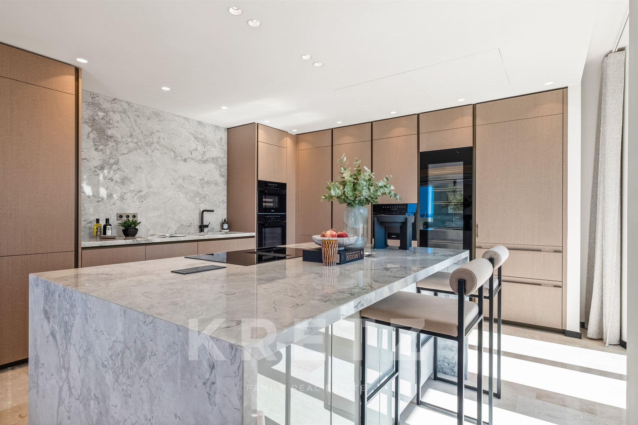 CAP D'ANTIBES : Timeless Art Deco Elegant Apartement with Panoramic Sea Views
