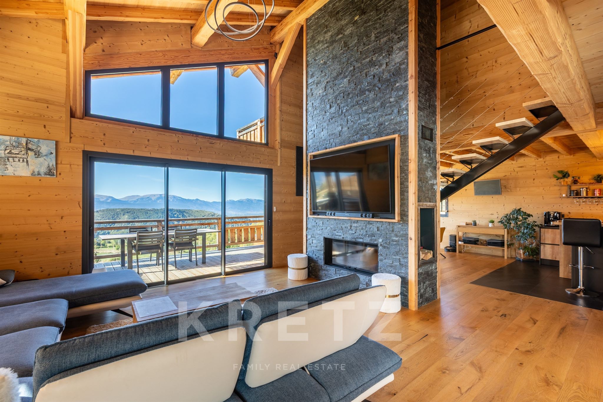 UNWIND ABOVE THE EVERYDAY – CHALET WITH SAUNA AND HOT TUB