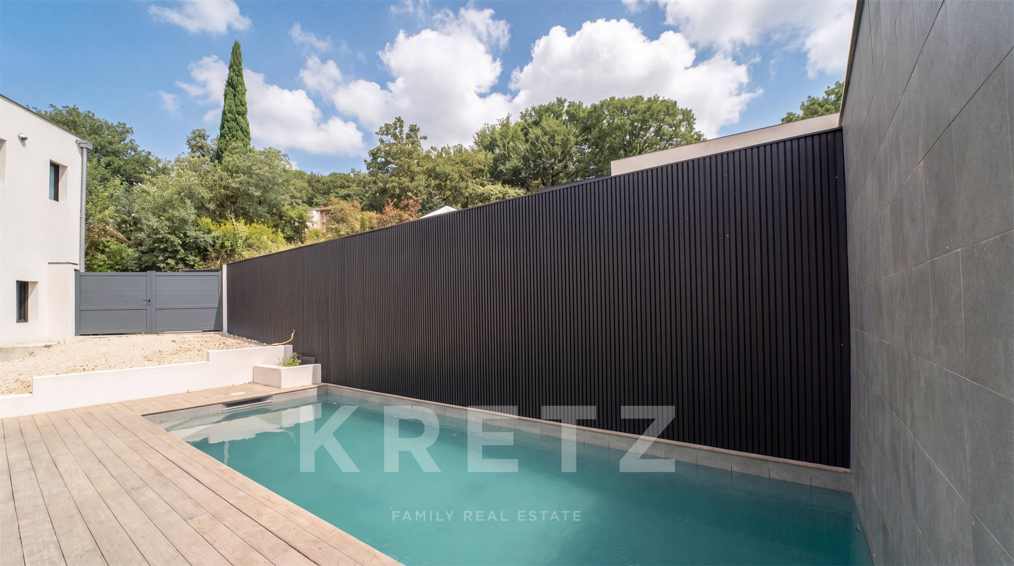 200m² Californian-style house with panoramic views – Les Angles (Provence)
