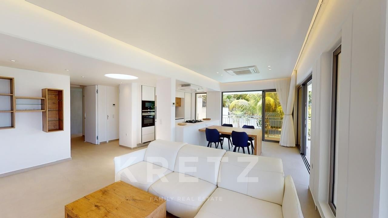 Elegant Villa with Private Pool and Flamands Bay Views