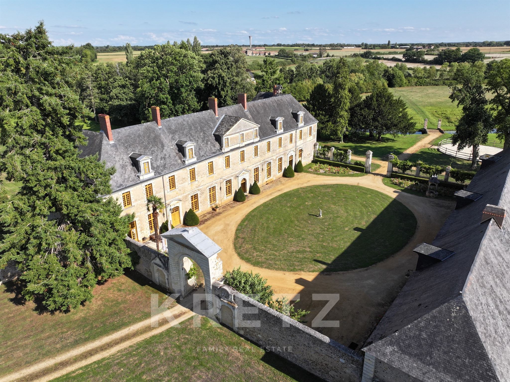 Haut Anjou - 17th century MH listed castle with outbuildings, 18ha (option on 5ha more) park, river,