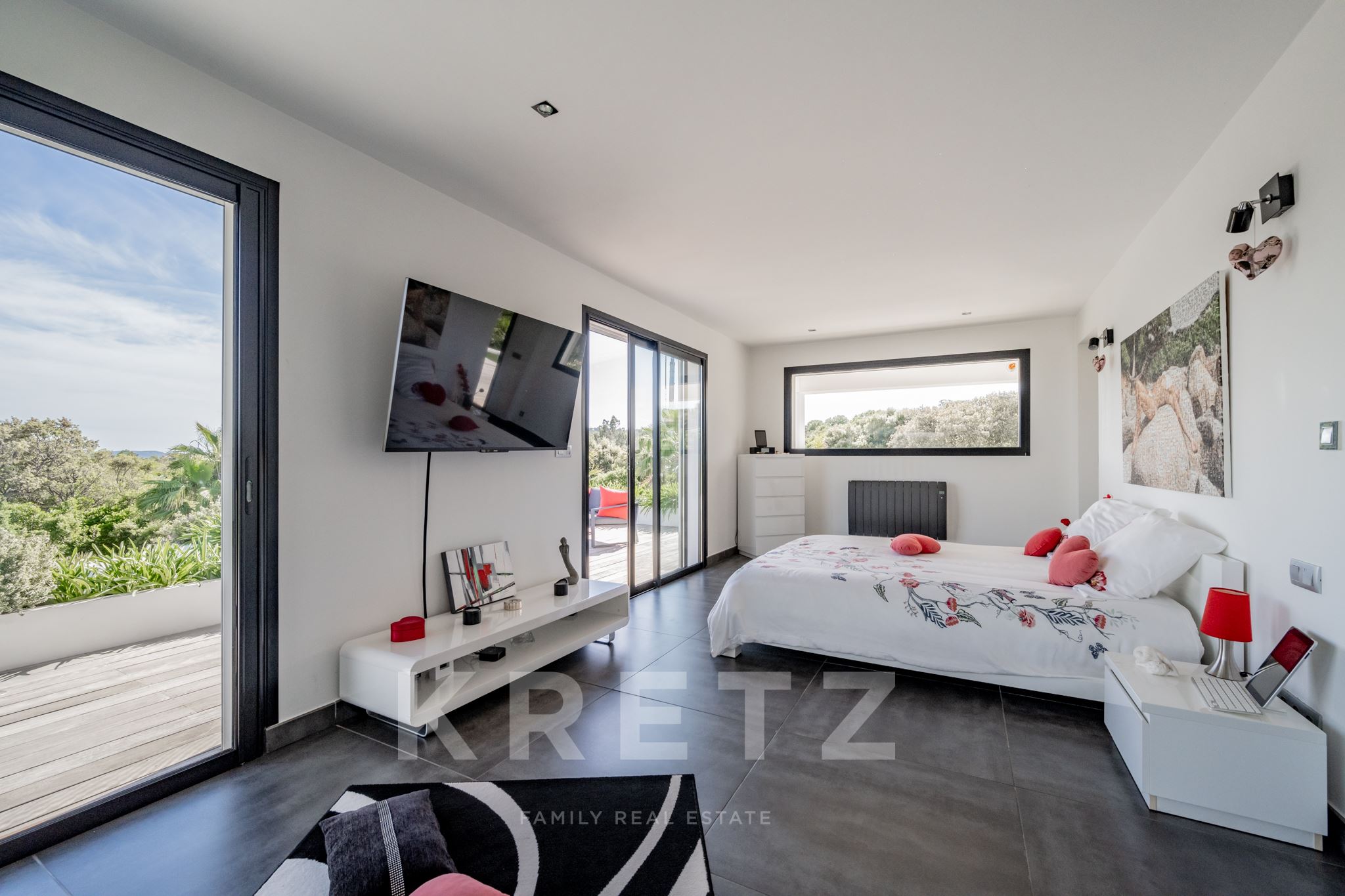 10 minutes from Porto Vecchio, contemporary architect-designed house for sale