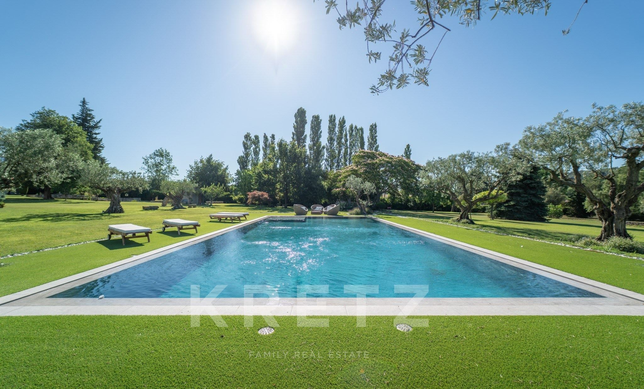 Provençal estate in a prime location – walking distance to Lourmarin