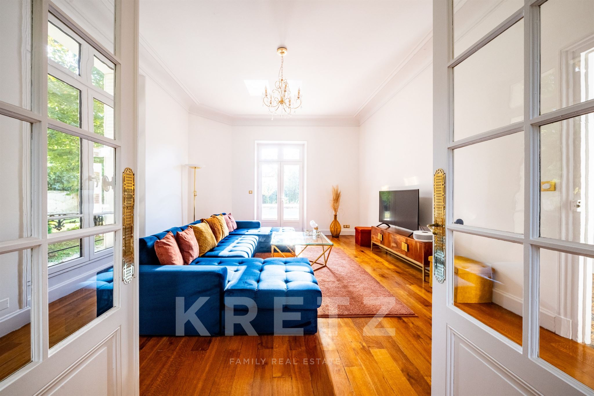 A rare find in Auxerre - Renovated manor house, enclosed grounds with no overlooking neighbors and s