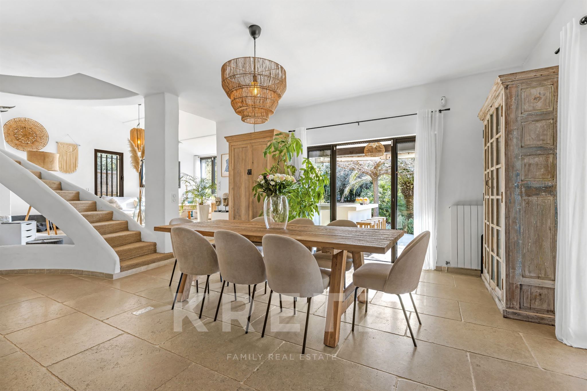 Sainte-Maxime – Magnificent Provençal villa close to the beaches.