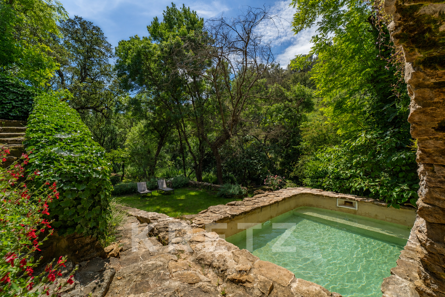 Fully restored old mill - Uchaux (Vaucluse)