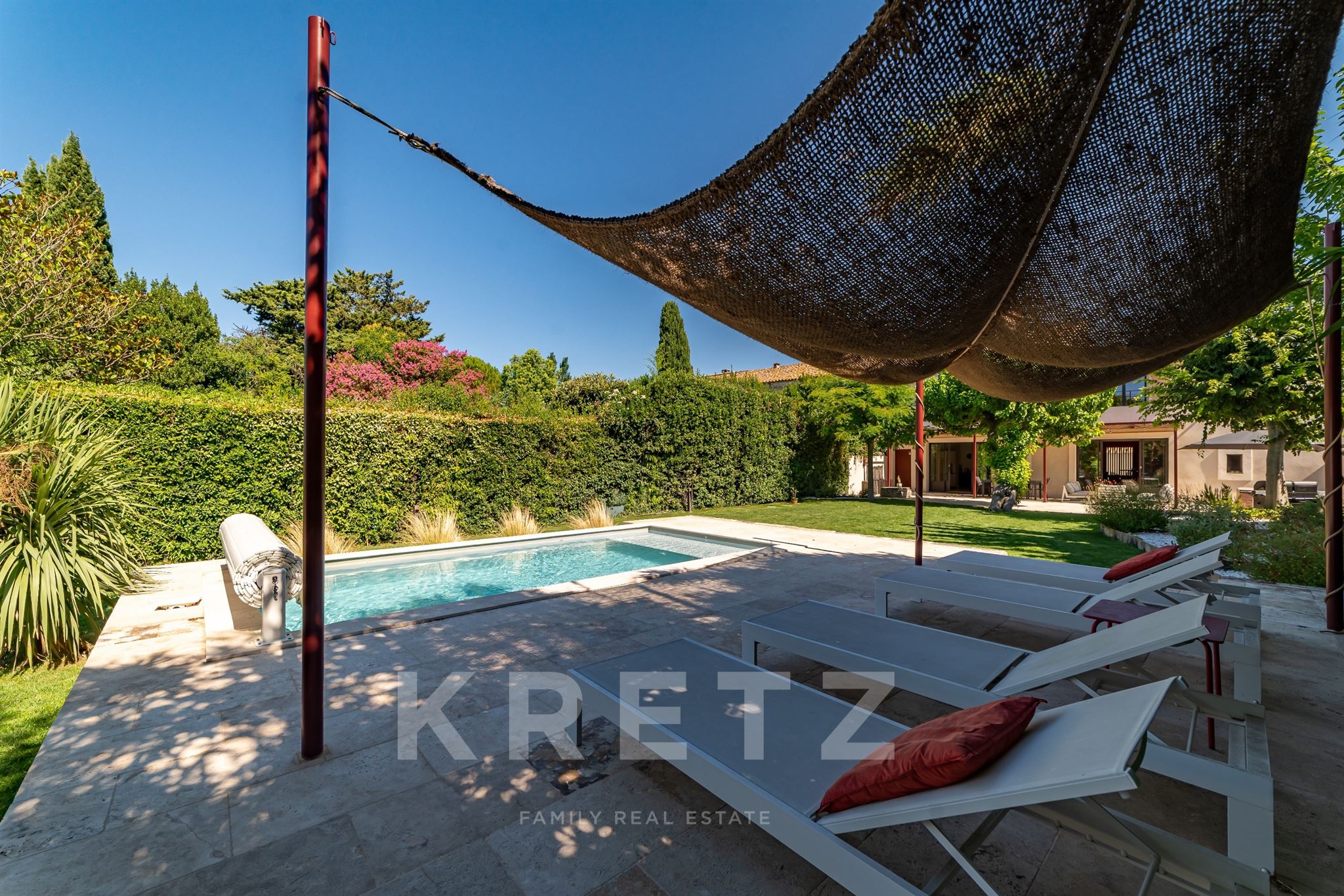Old barn renovated with swimming pool and land in the heart of countryside Nîmoise