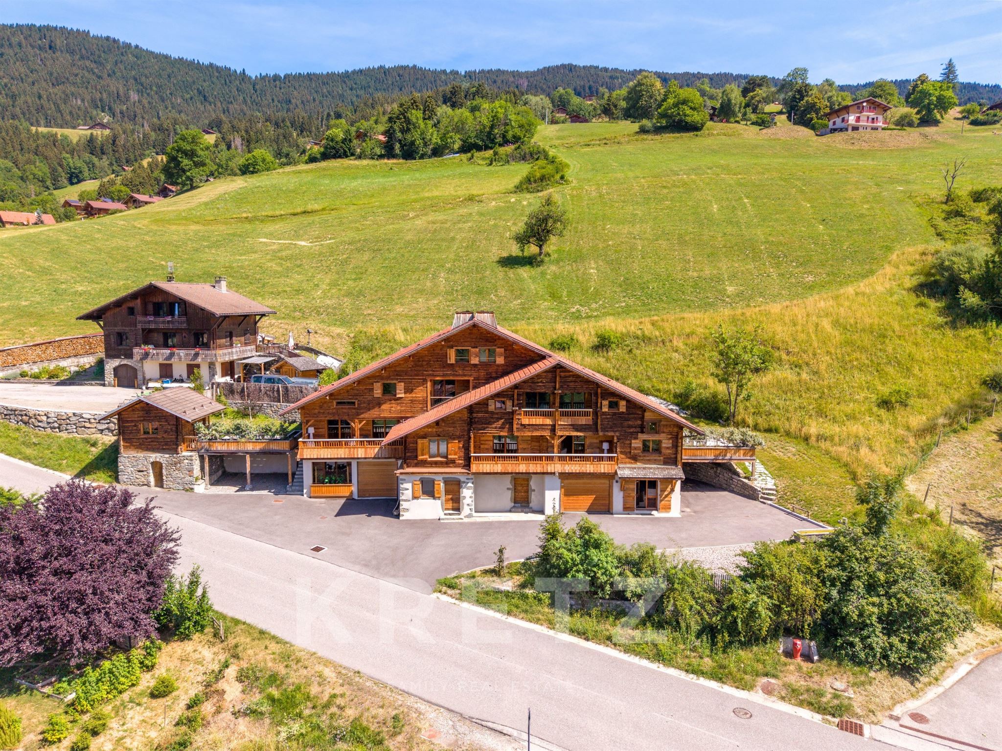 Manigod, Haute-Savoie – Beautifully Renovated Traditional Savoyard Farmhouse – 220 m² of Living Spac