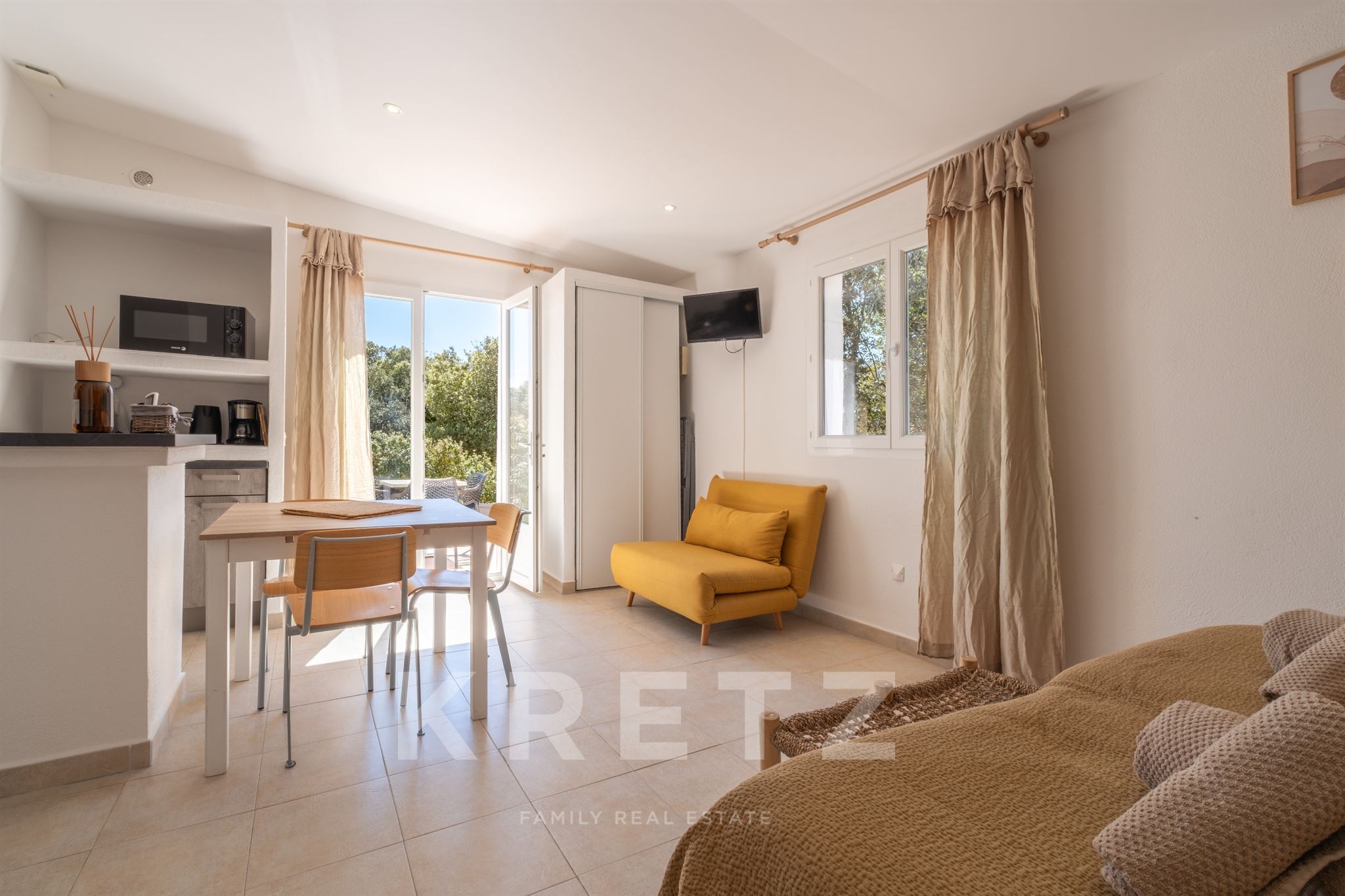 Ensemble immobilier de charme au cœur d’un domaine privé à Bonifacio