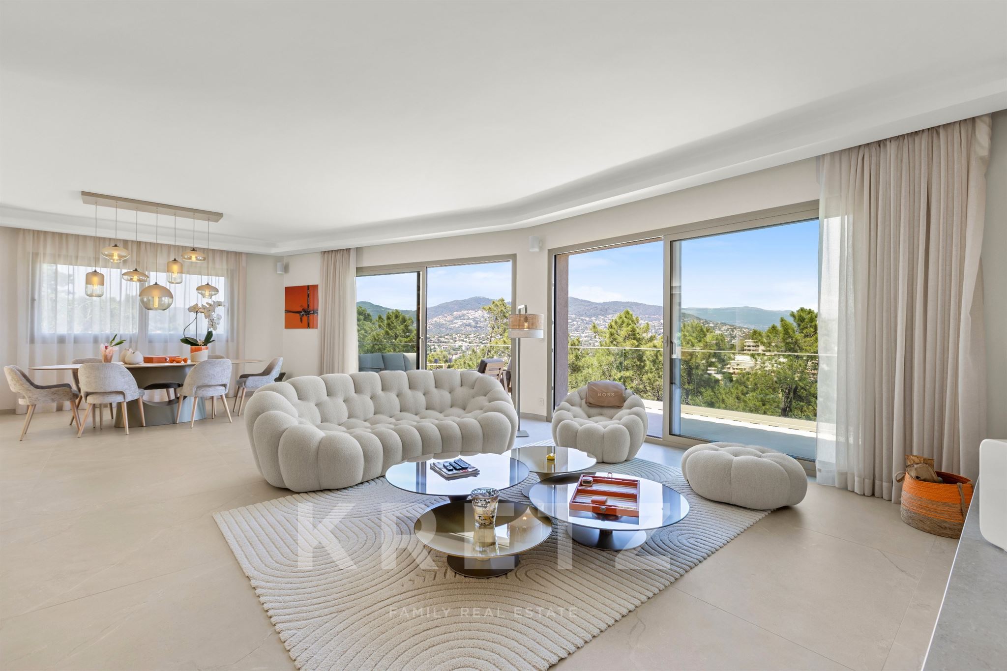 ÉCRIN D’EXCEPTION : VILLA HYPER-LUXE AVEC VUE FÉERIQUE SUR LA BAIE DE CANNES
