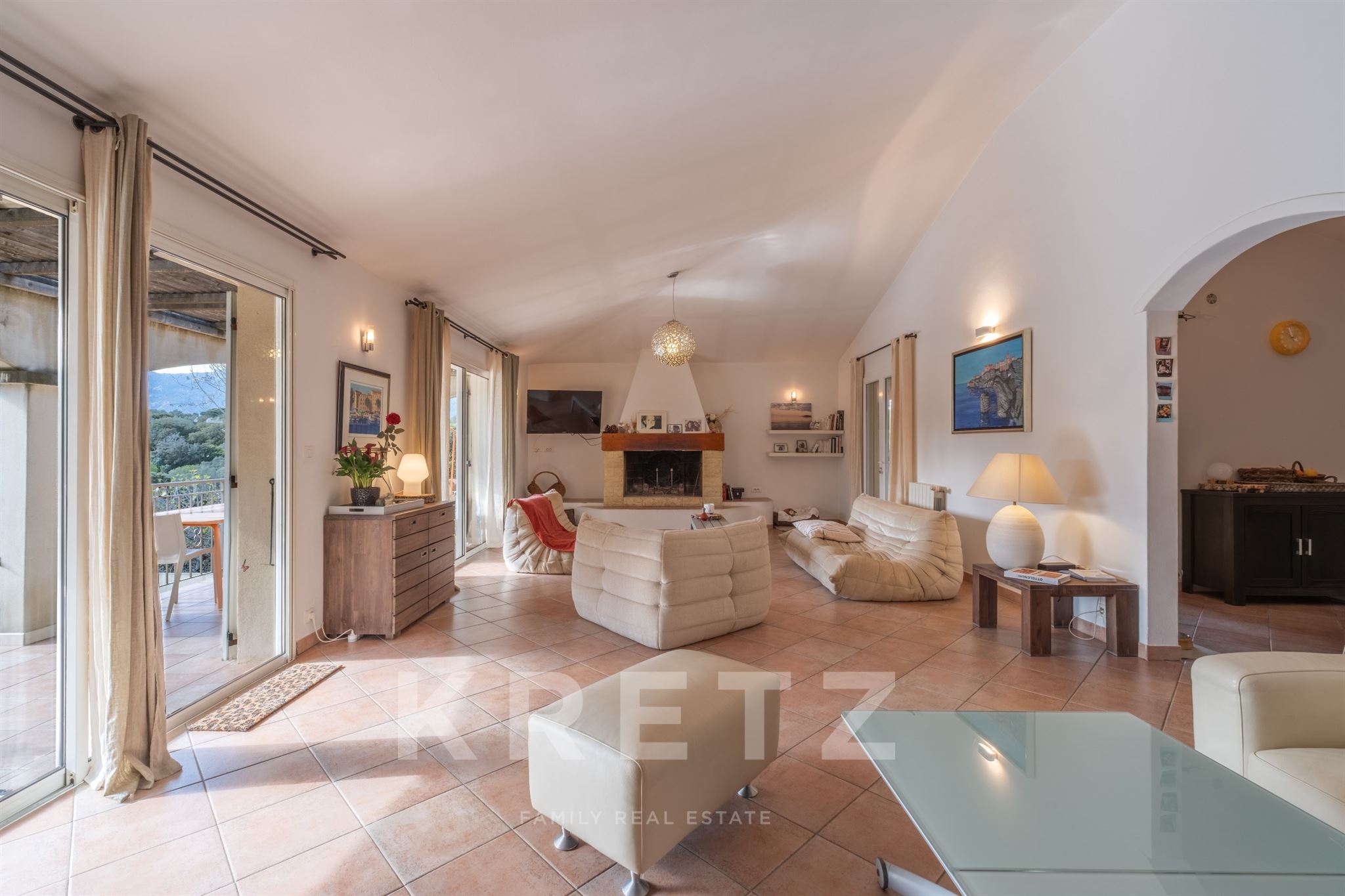 Villa contemporaine avec piscine dans un environnement préservé