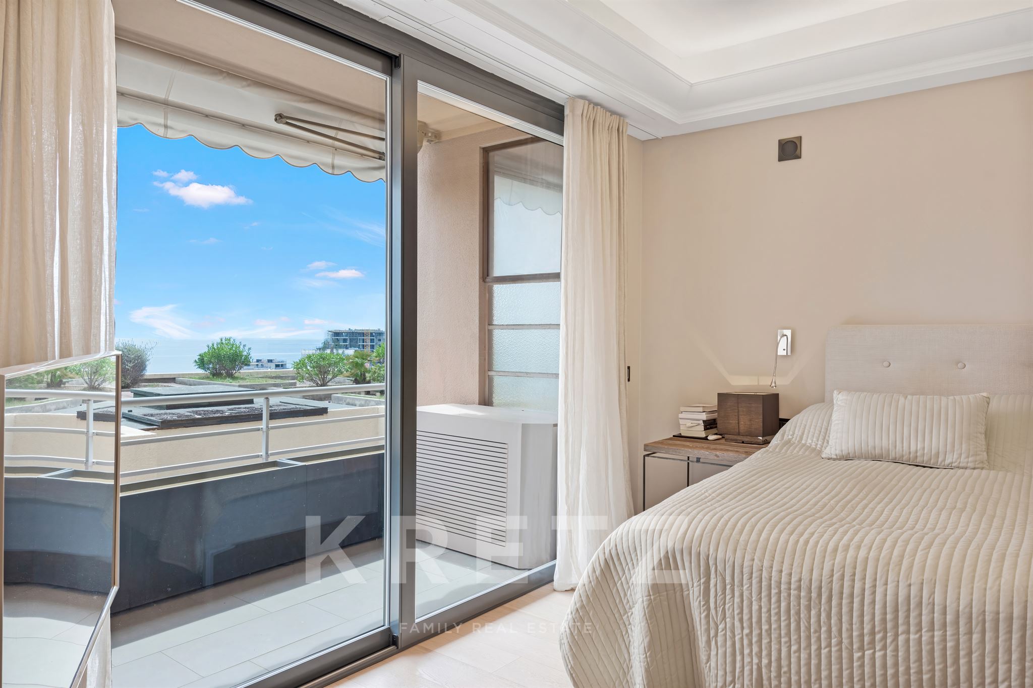 Large and rare 6 room apartment with sea view, exclusivity, Monaco