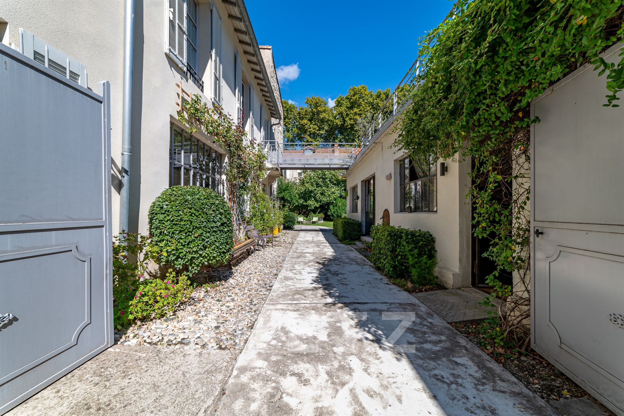 Exceptional 14th-century property in the heart of Avignon.