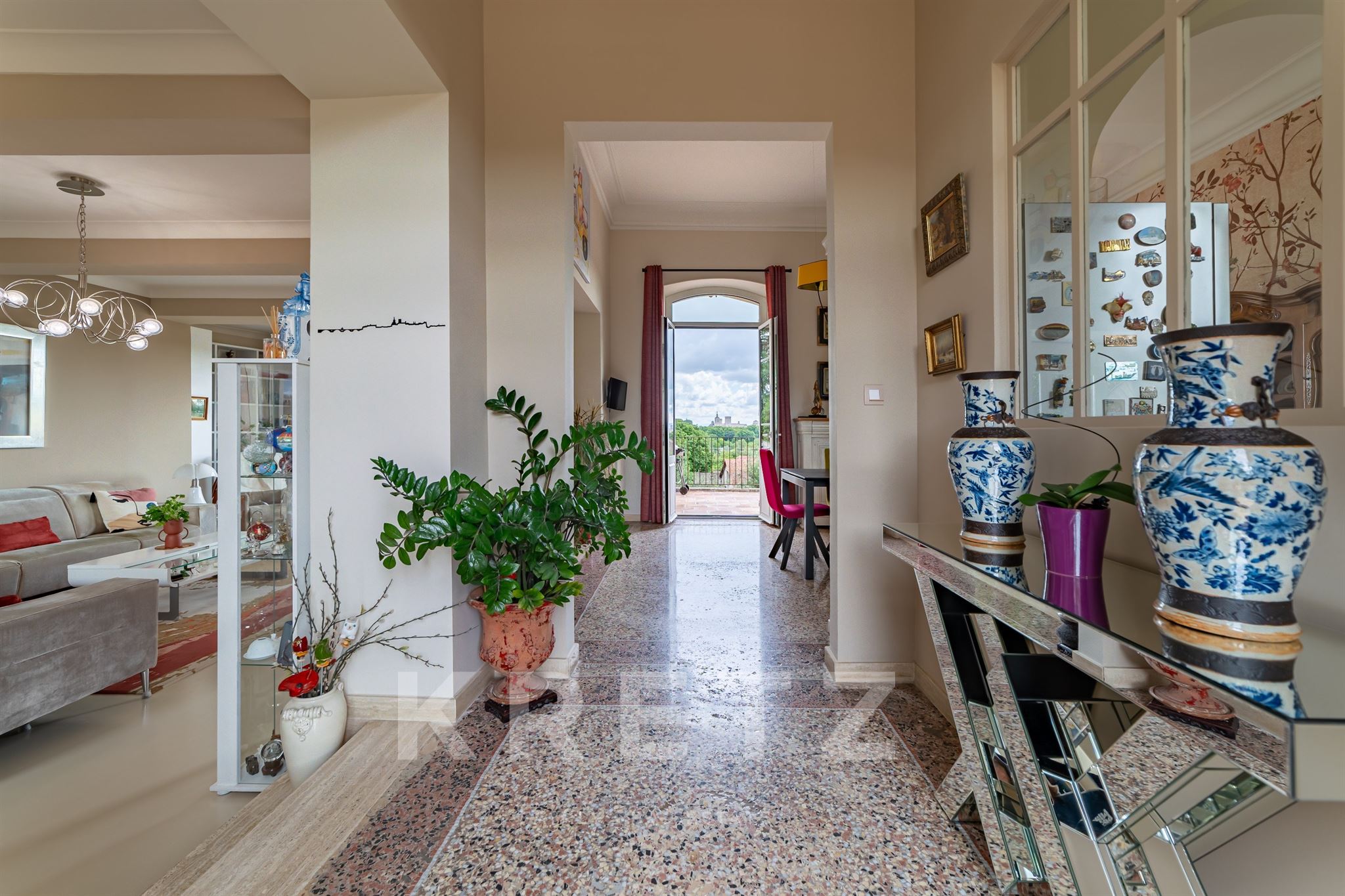 18th-Century Hilltop Estate with Iconic Views – Avignon, France