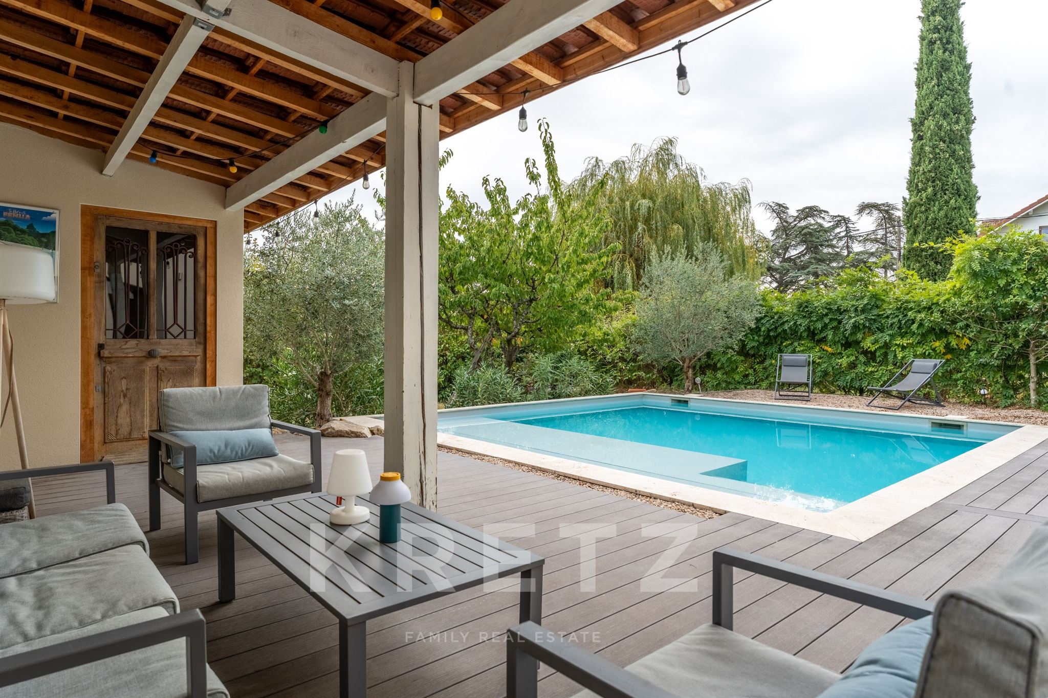 EXCLUSIVITÉ – MAISON FAMILIALE AVEC PISCINE ET 5 CHAMBRES