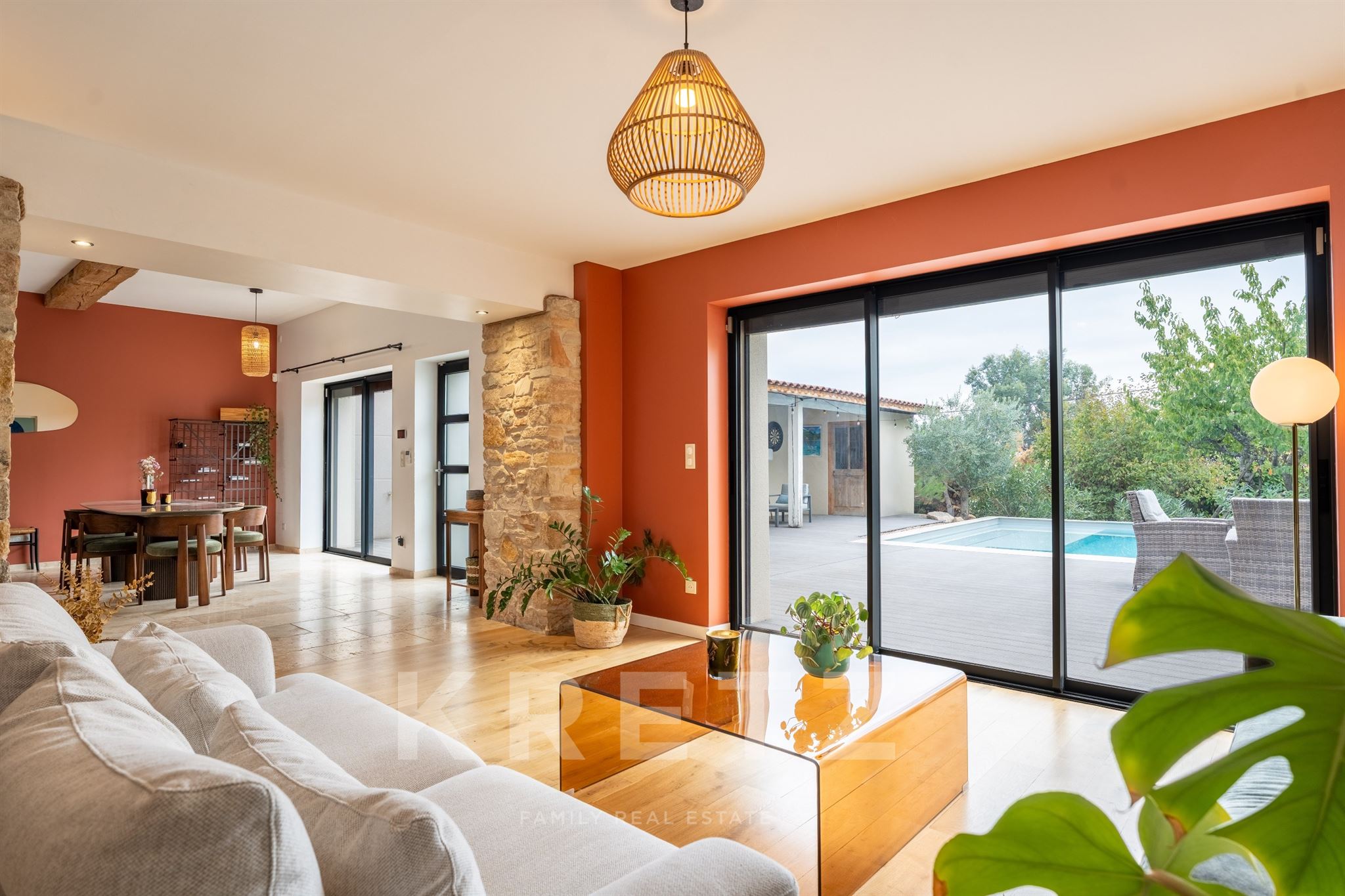 EXCLUSIVITÉ – MAISON FAMILIALE AVEC PISCINE ET 5 CHAMBRES