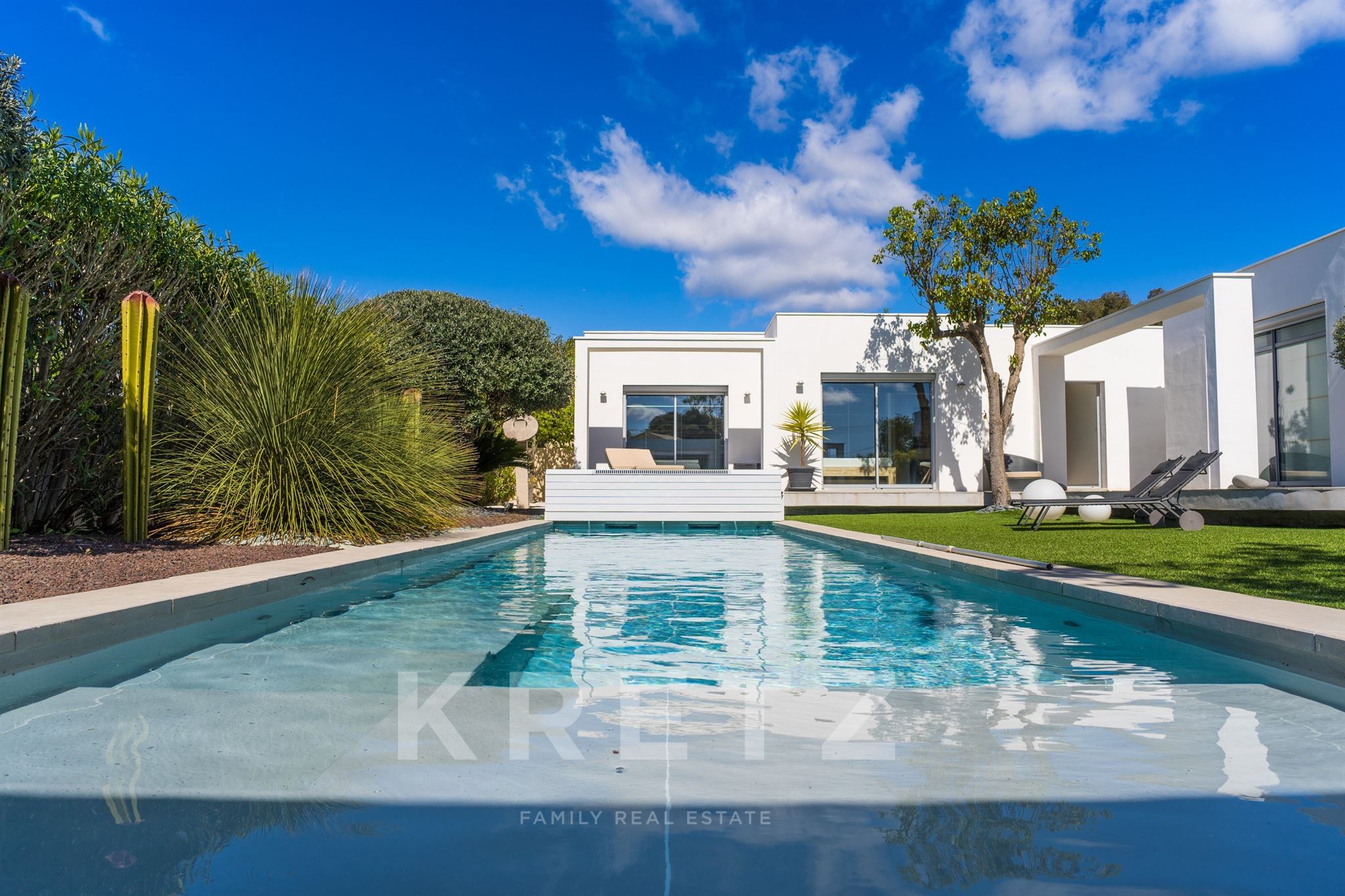 Prestigieuse villa d'architecte en bord de mer