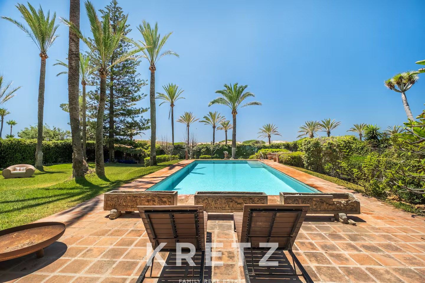 Villa en première ligne de mer avec projet de nouvelle construction à Los Monteros