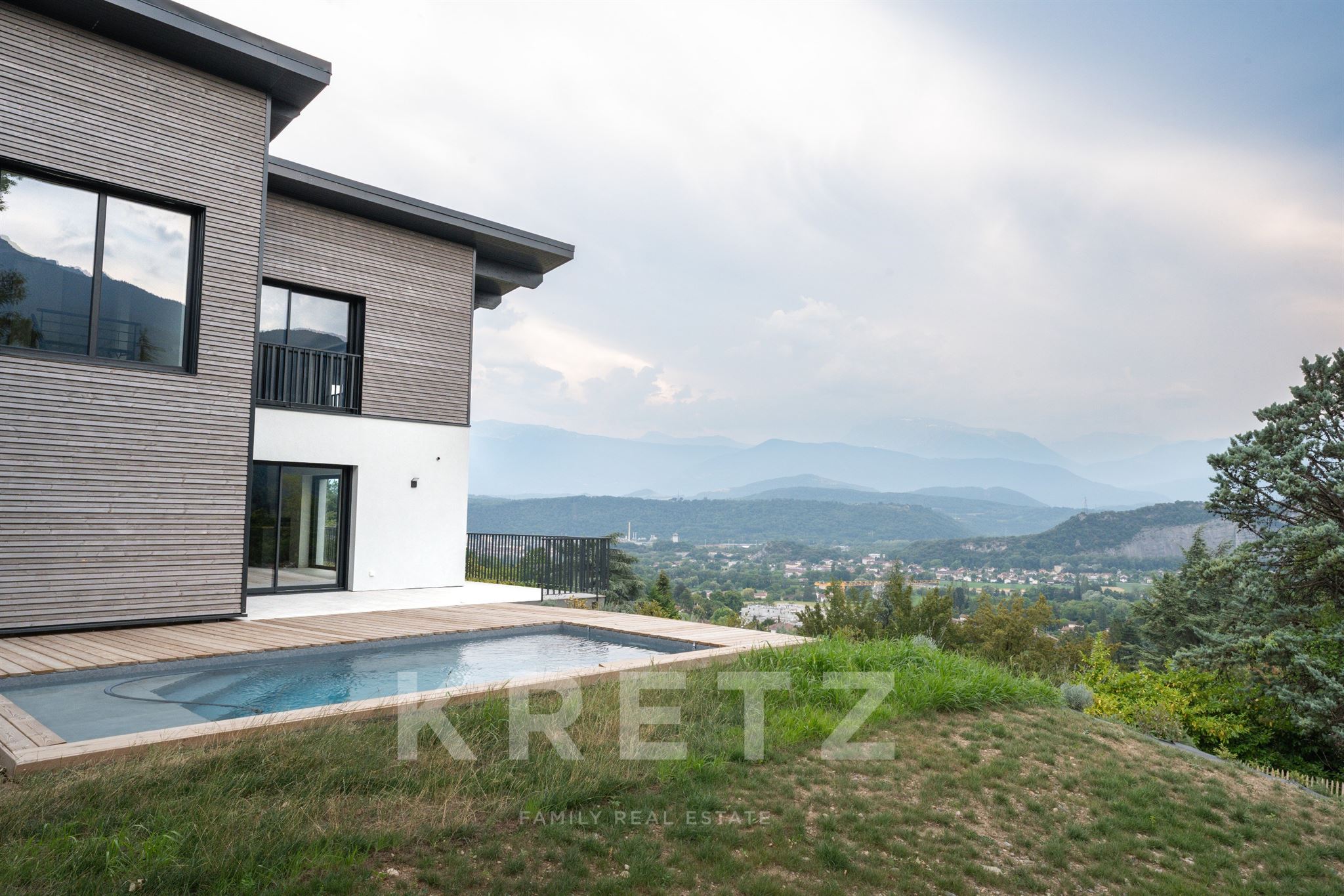 VILLA D’ARCHITECTE AVEC VUE PANORAMIQUE SUR LES ALPES