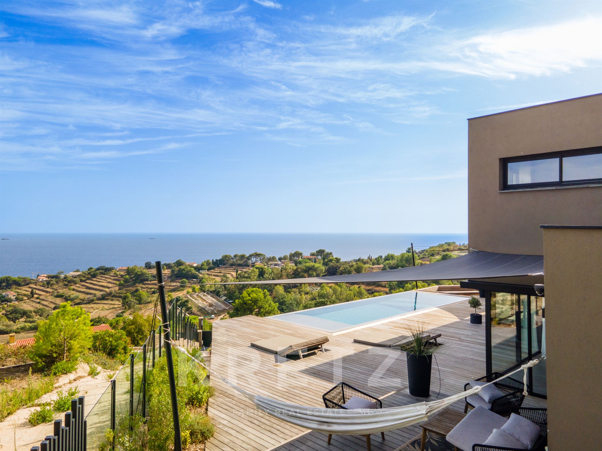 Monumental contemporary sea view