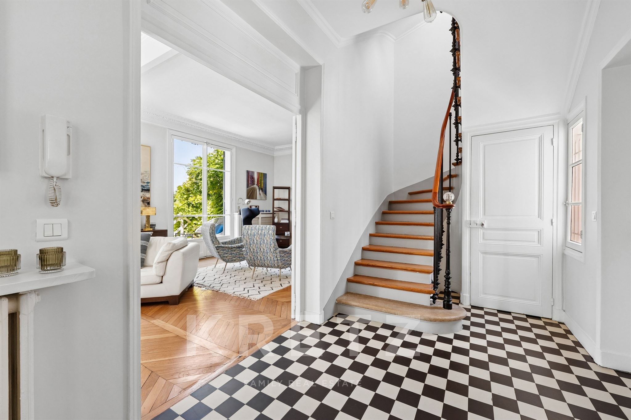 Maison de charme avec jardin dans une allée privée